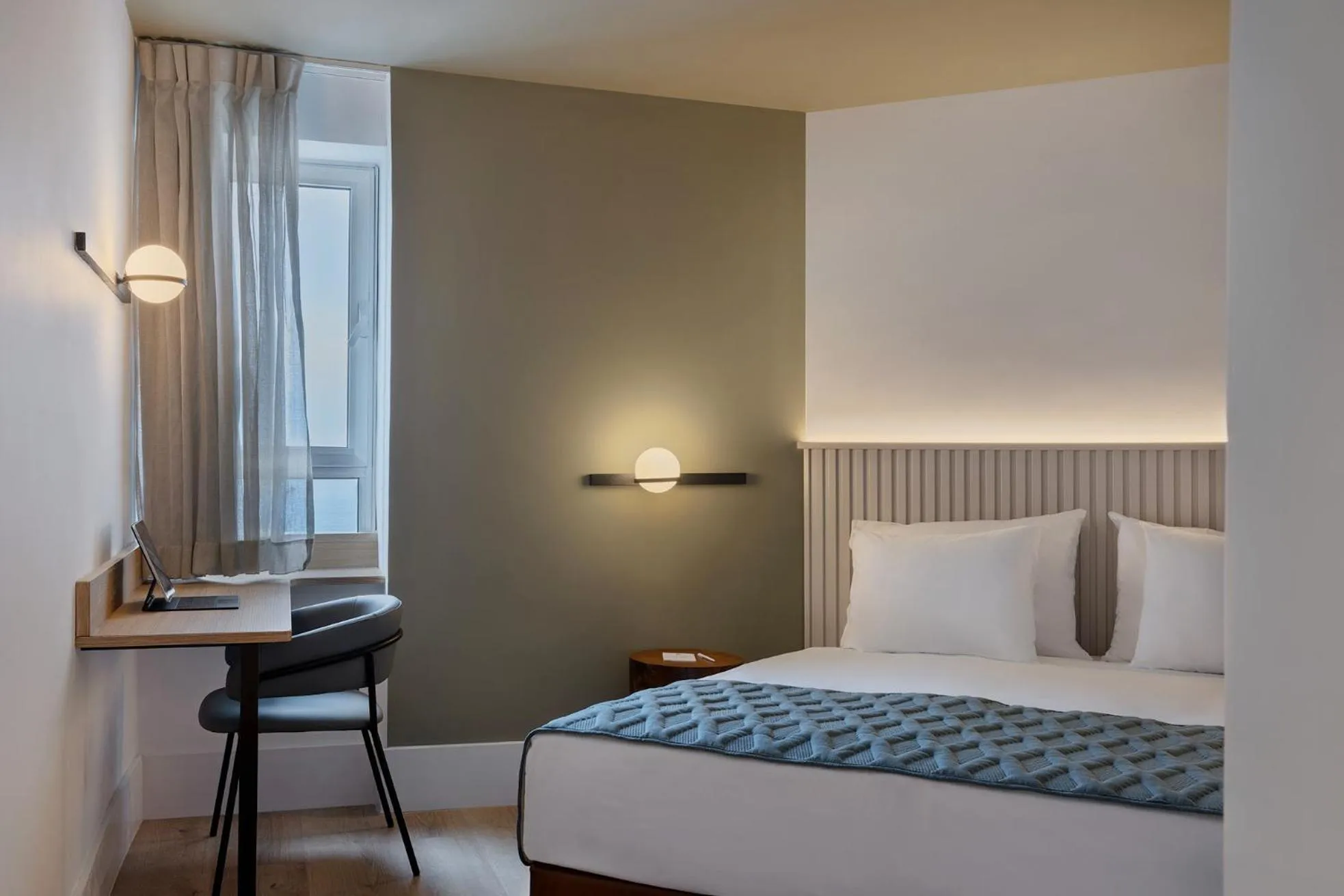 Bed in Metropolitan Hotel