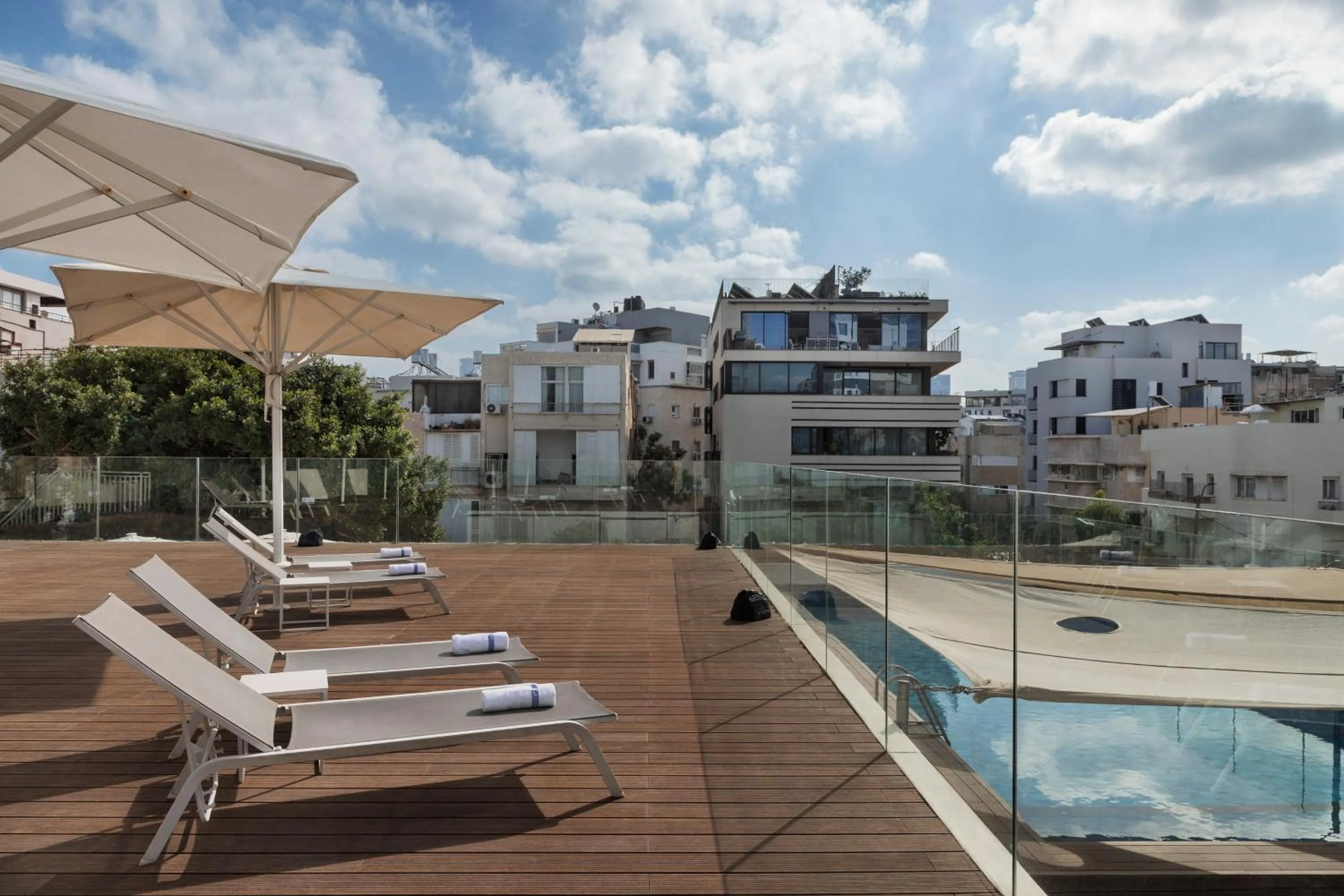 Swimming pool in Metropolitan Hotel