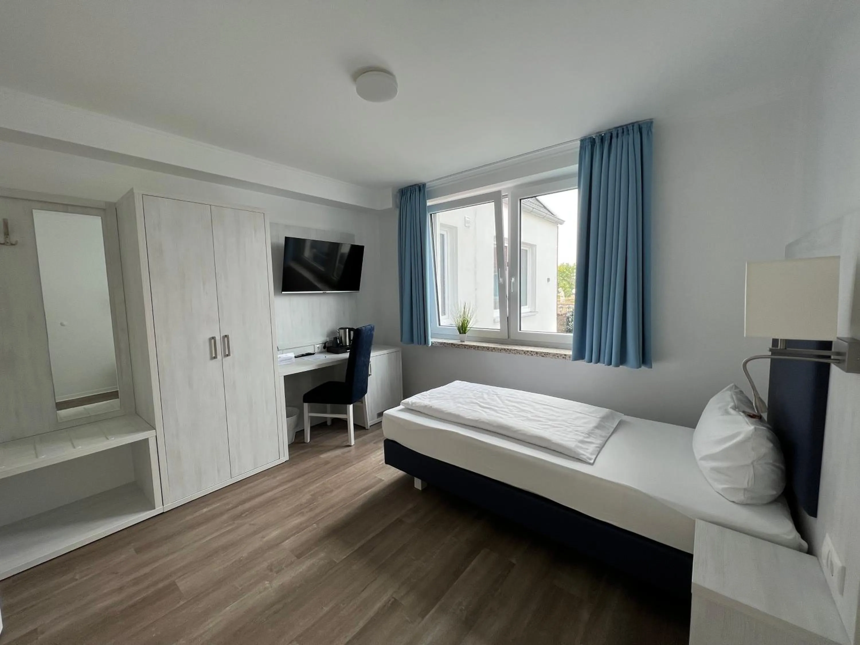 Photo of the whole room, Bed in Gästehaus Blauth