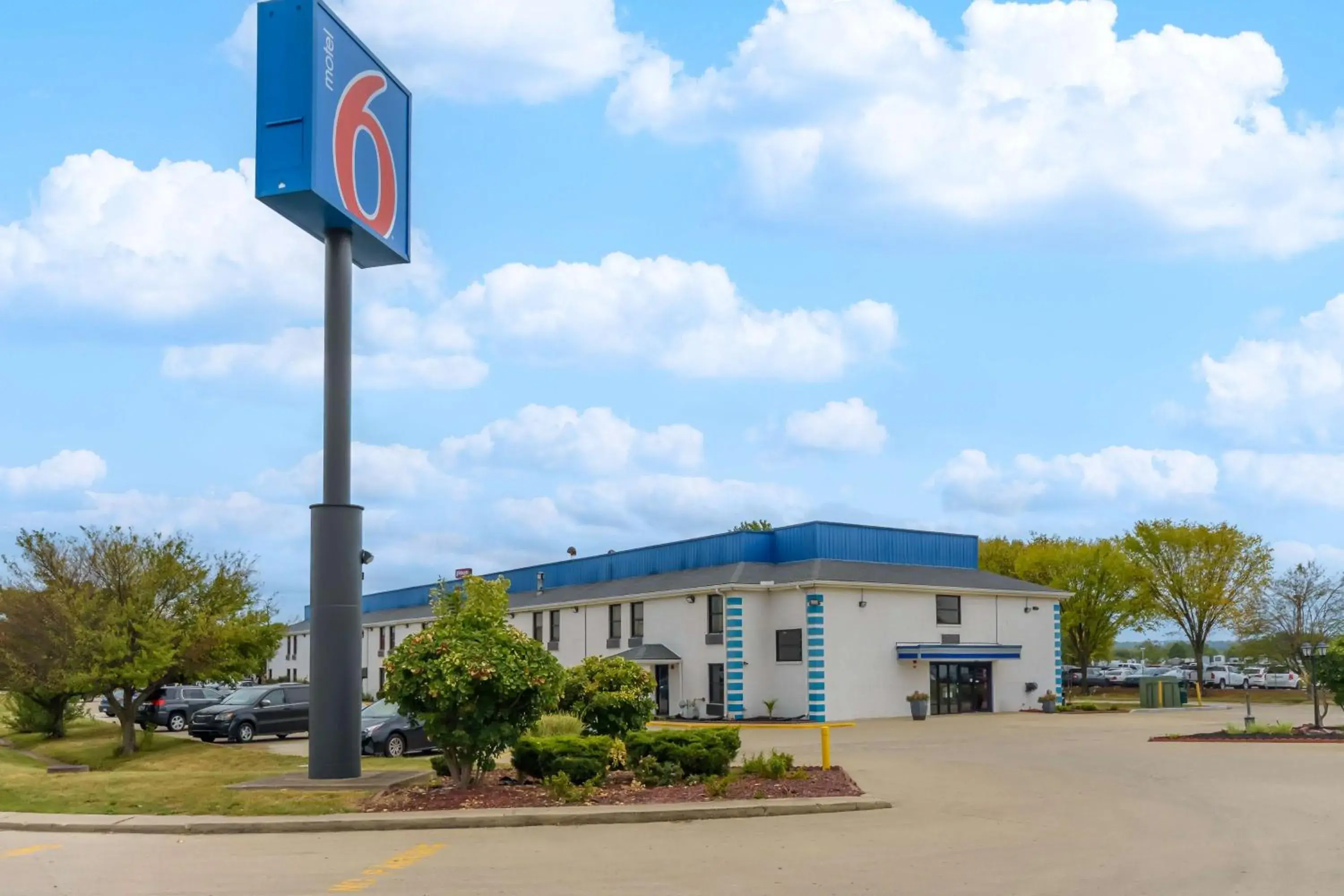 Property building in Motel 6 - Franklin, OH Property building in Motel 6 - Franklin, OH