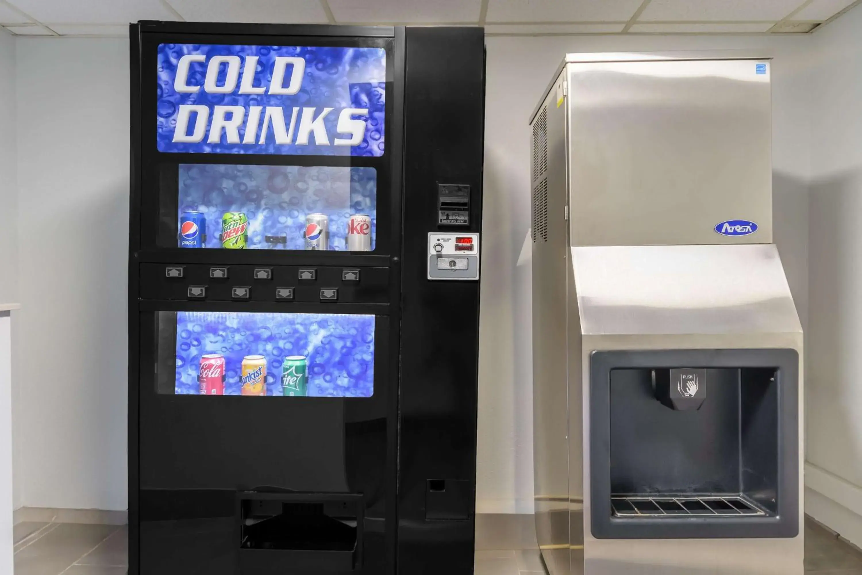 Property building in Motel 6 - Franklin, OH Property building in Motel 6 - Franklin, OH