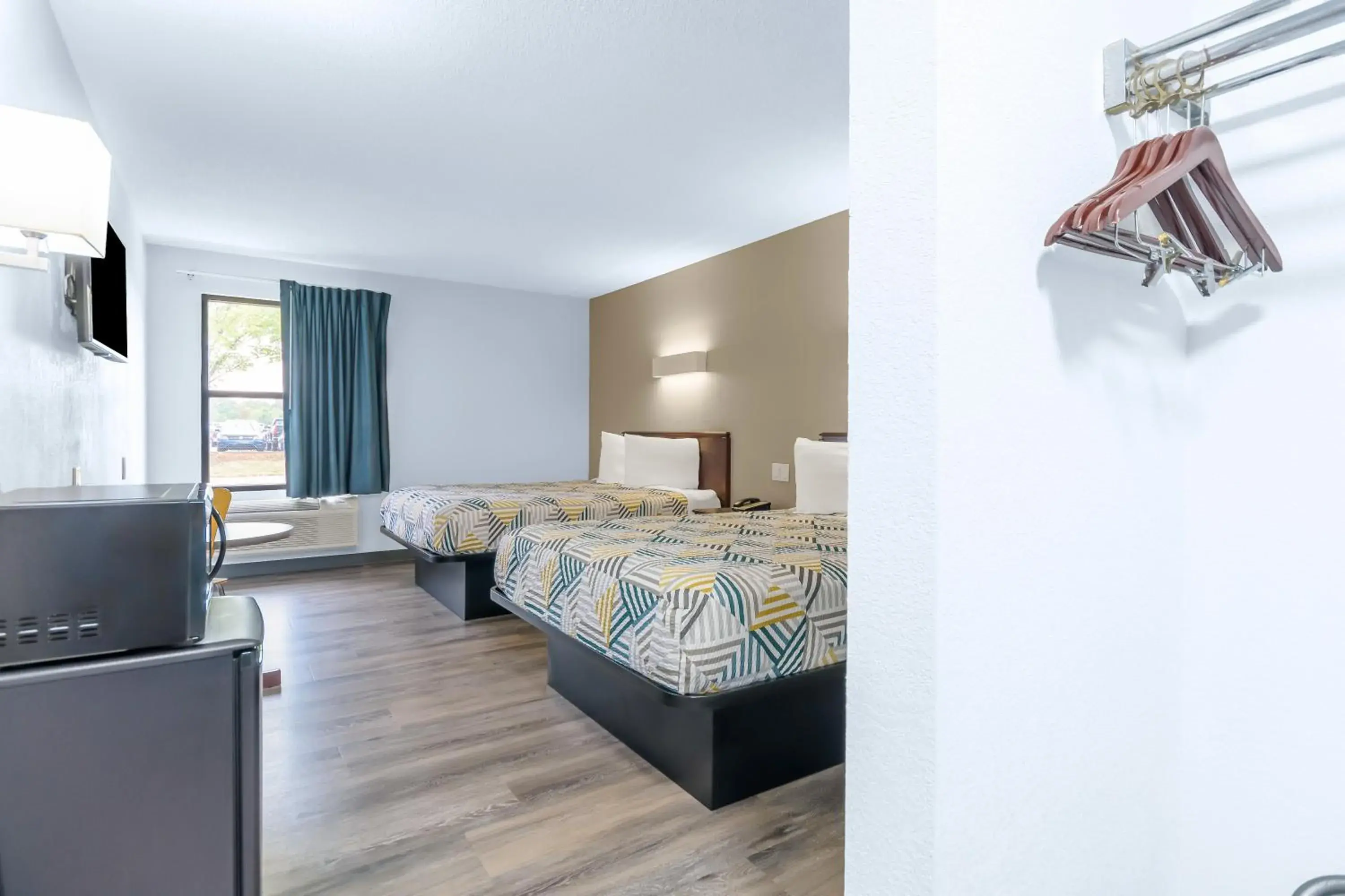 Bedroom, Bed in Motel 6 - Franklin, OH Bedroom, Bed in Motel 6 - Franklin, OH