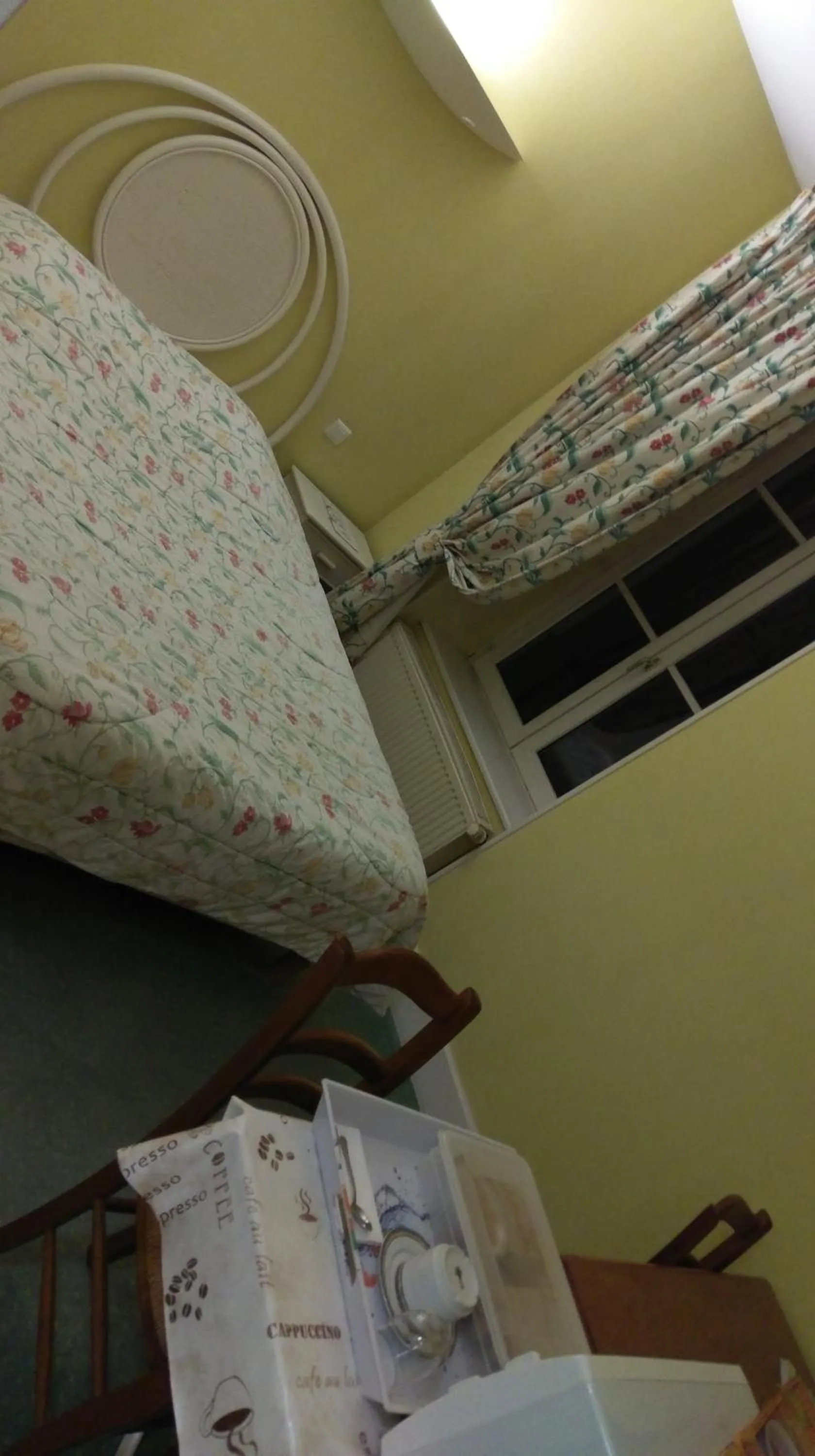 Bed in Logis de L'Europe Restaurant Le Cepage