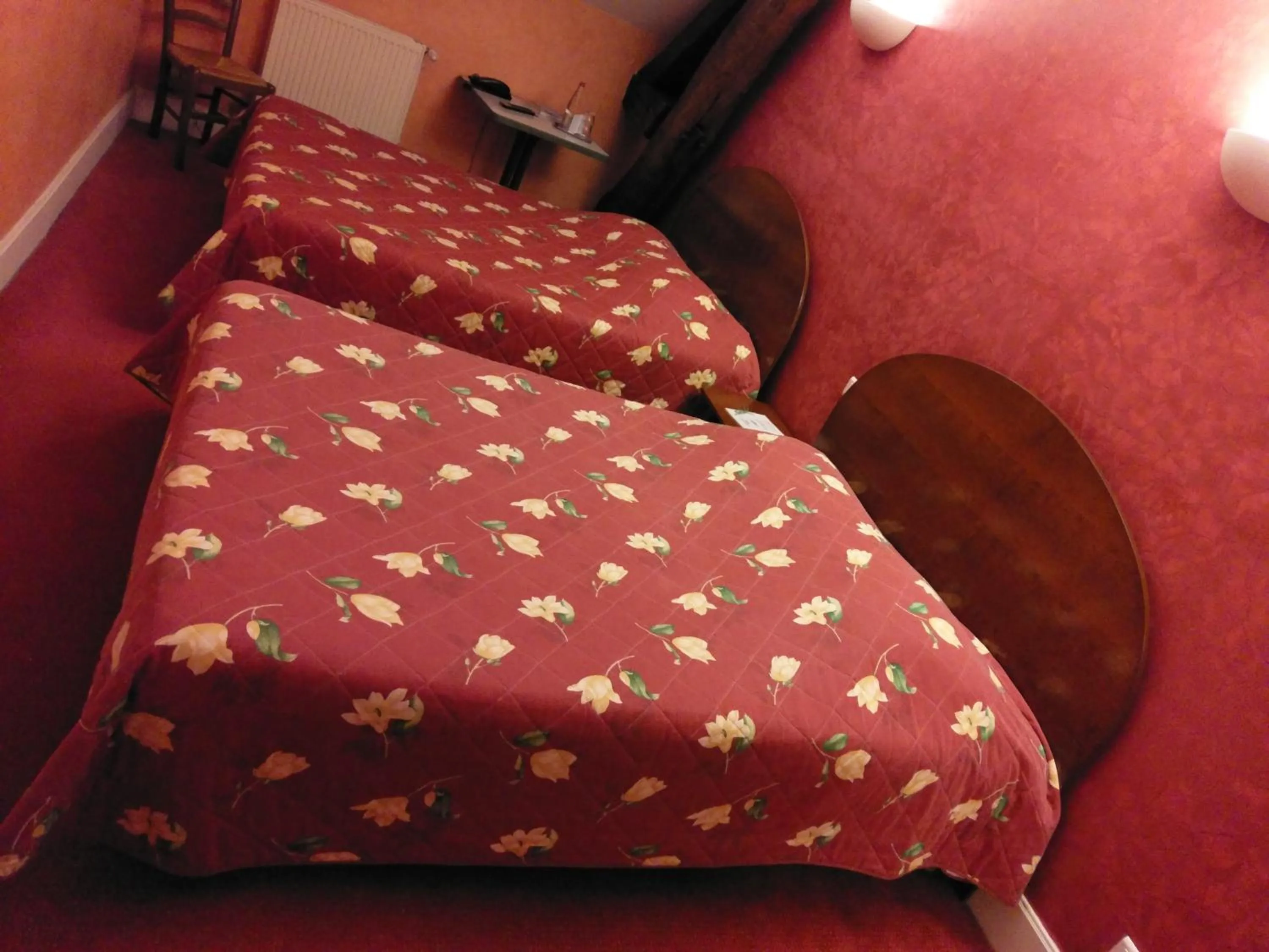 Bed in Logis de L'Europe Restaurant Le Cepage