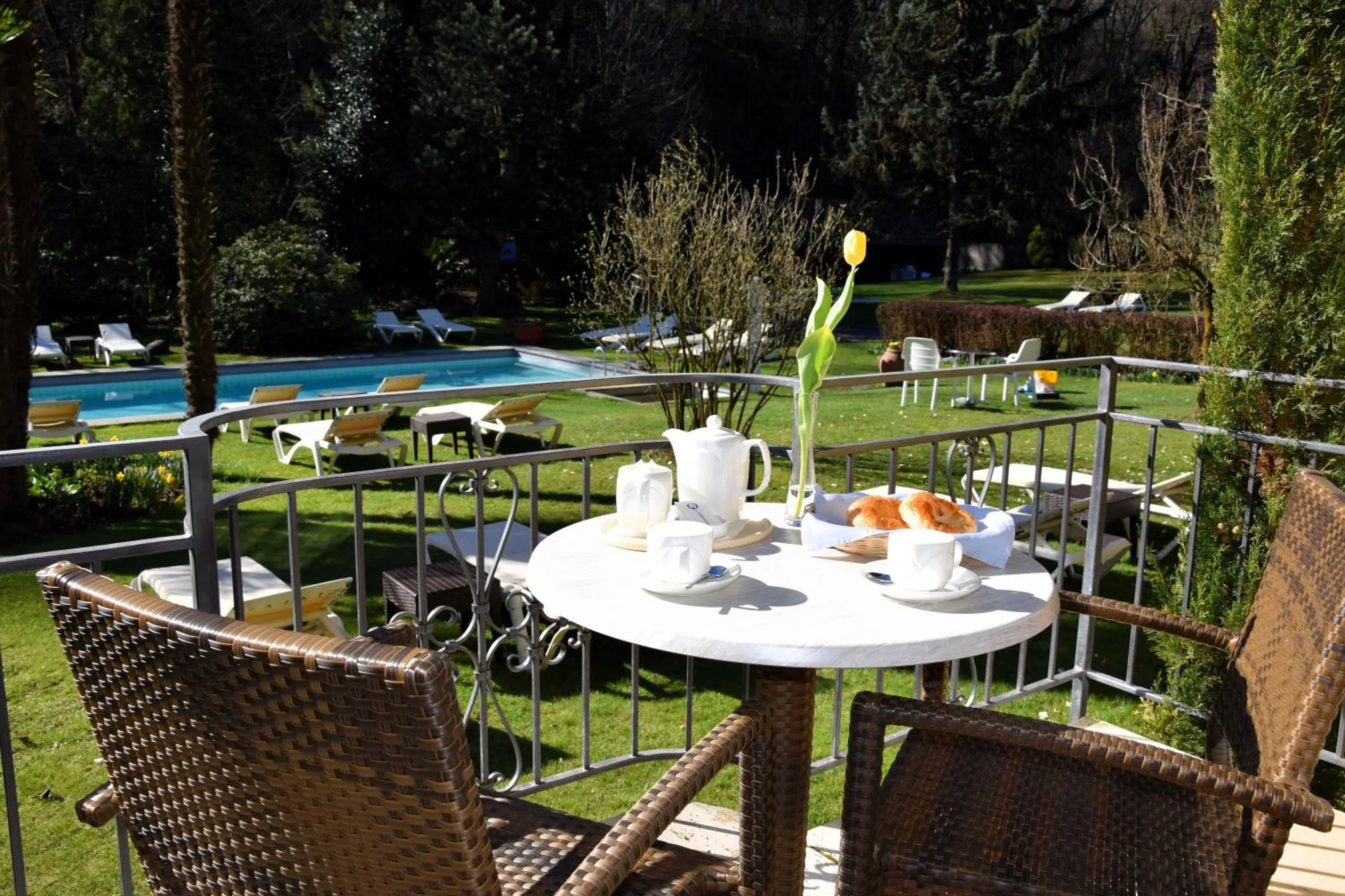 Garden in Villa Siesta, Park & Pool Living