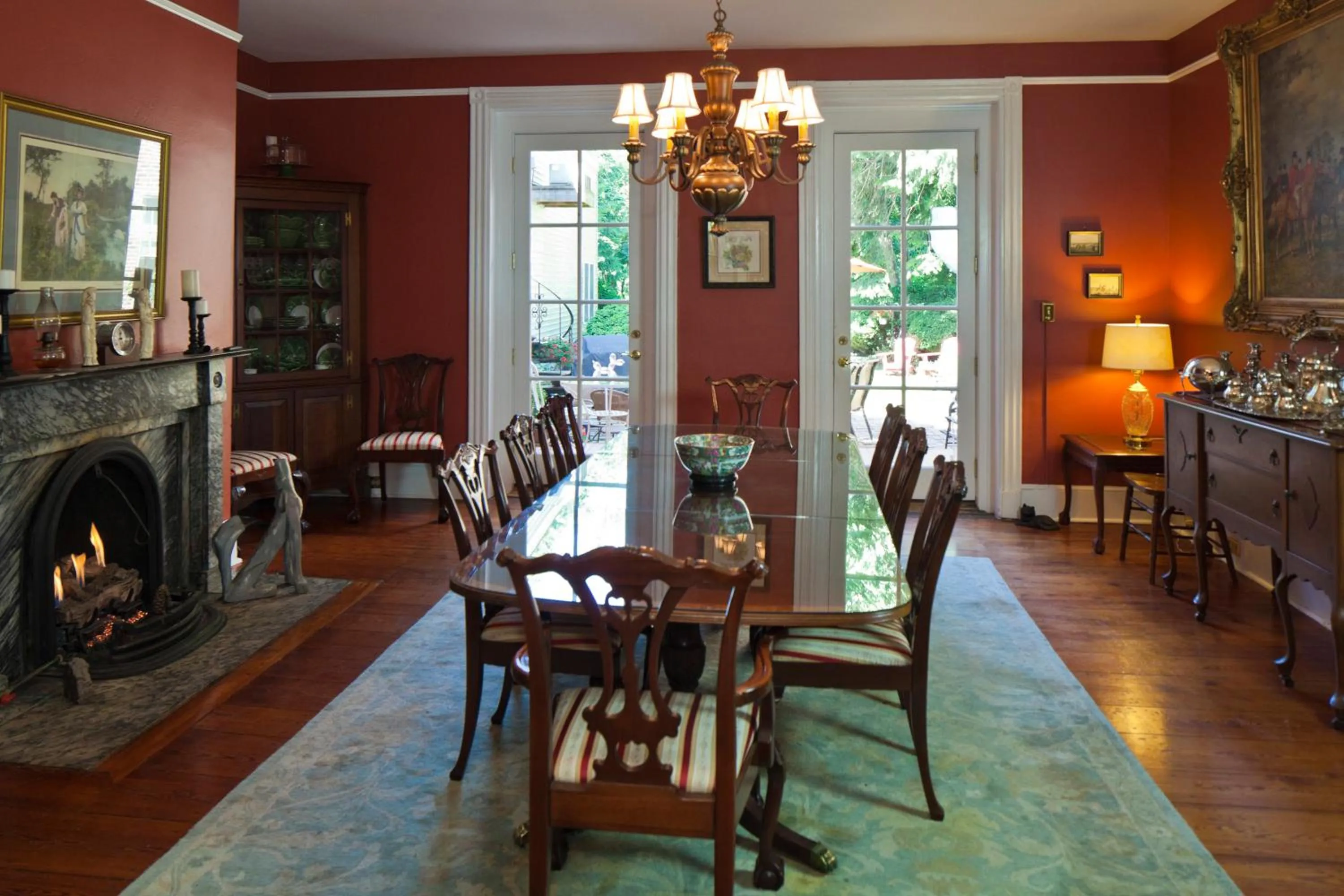 Dining area in The Lily Inn - Burlington