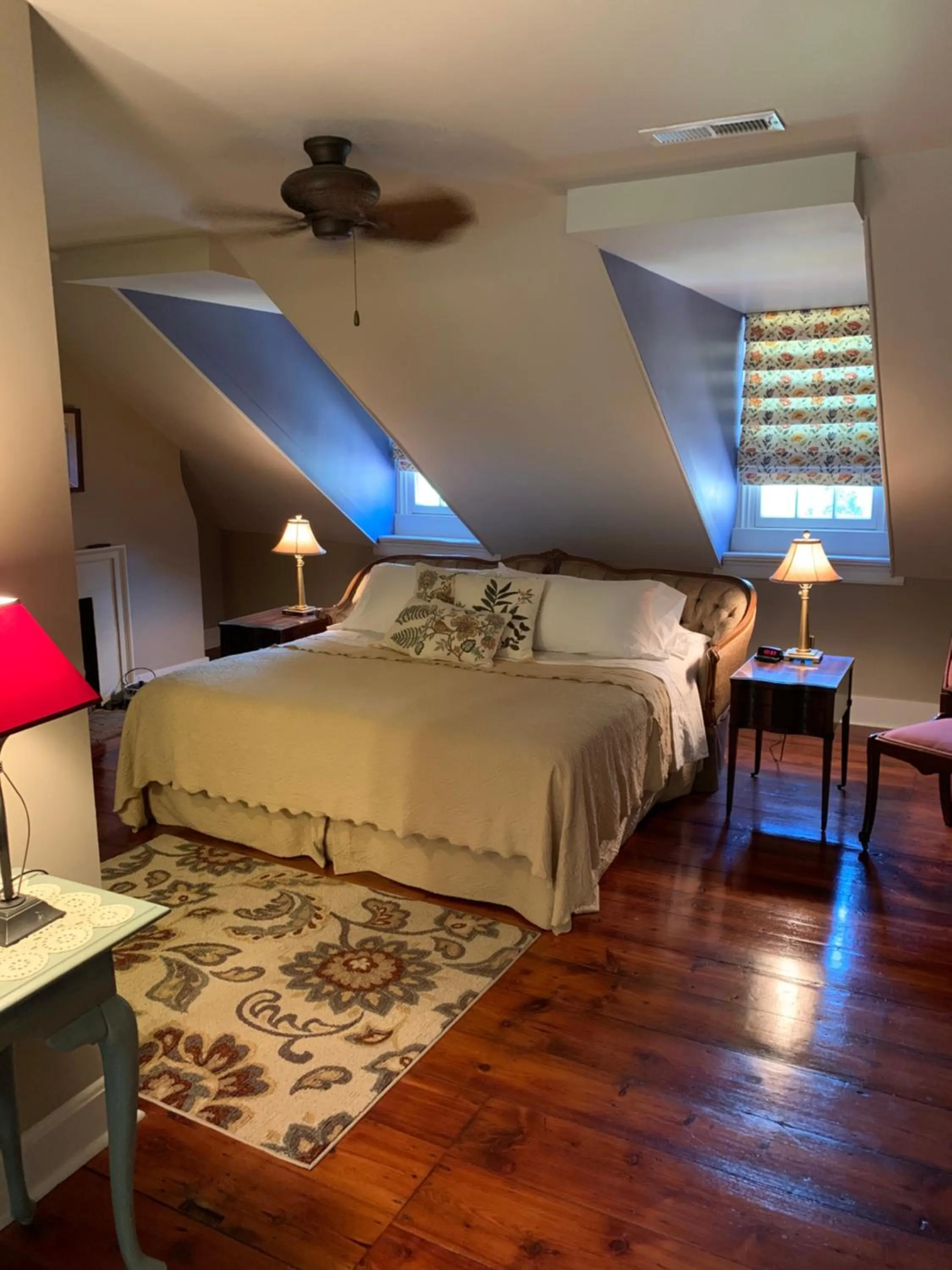 Bedroom, Bed in The Lily Inn - Burlington