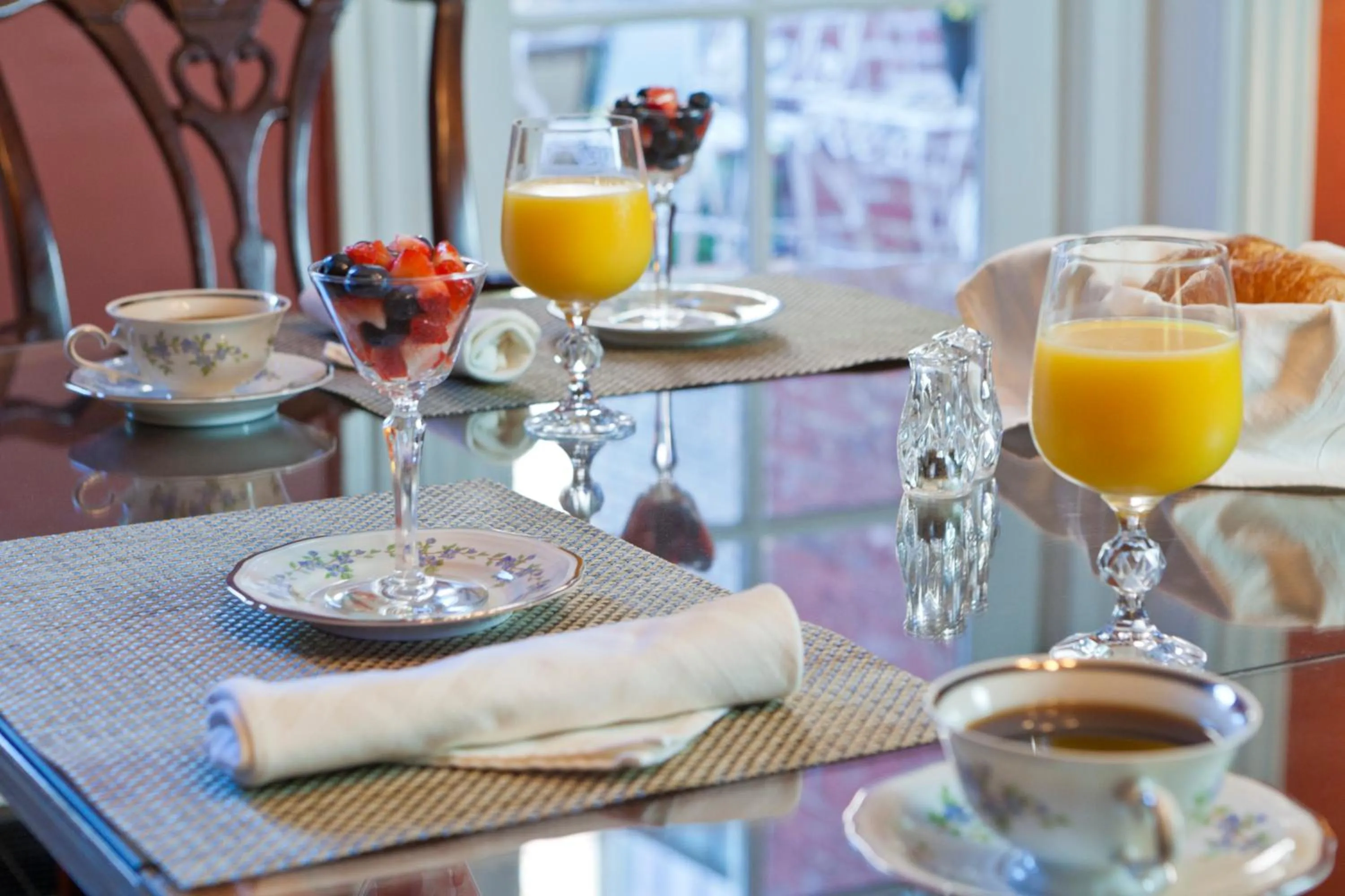 Dining area in The Lily Inn - Burlington