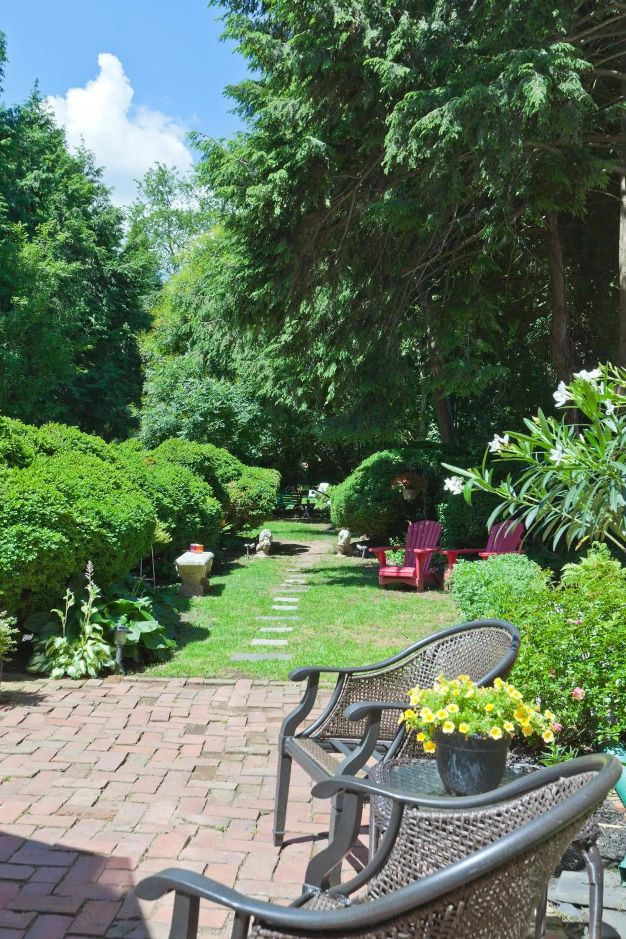 Garden in The Lily Inn - Burlington