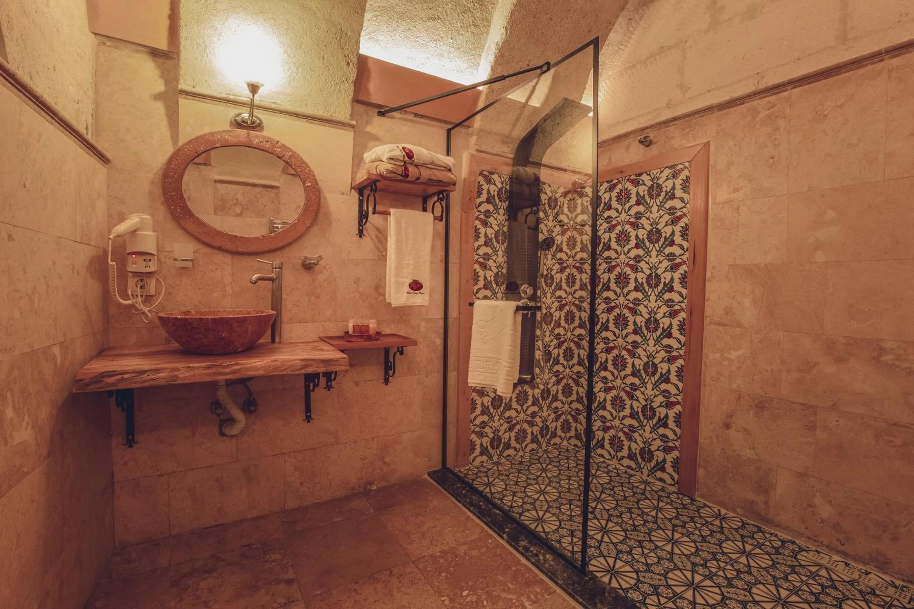 Shower in Rose Valley Hotel