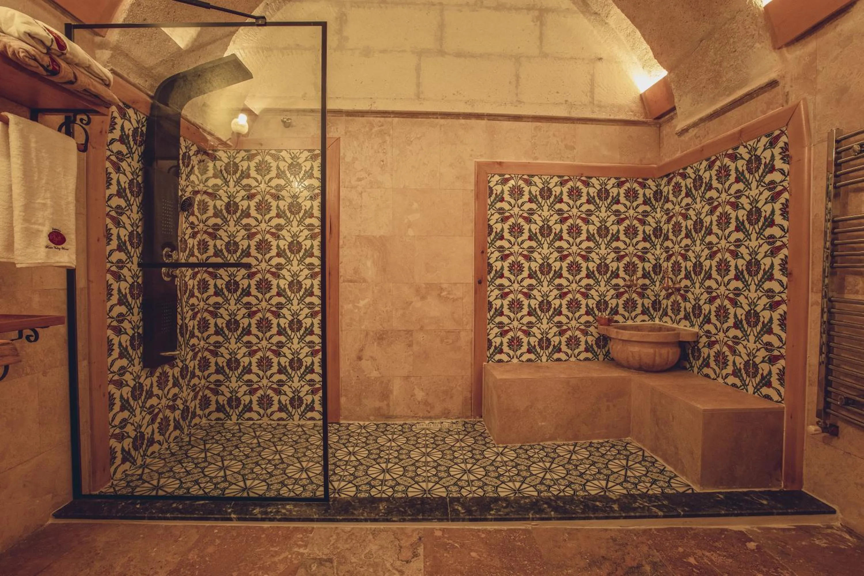 Shower in Rose Valley Hotel