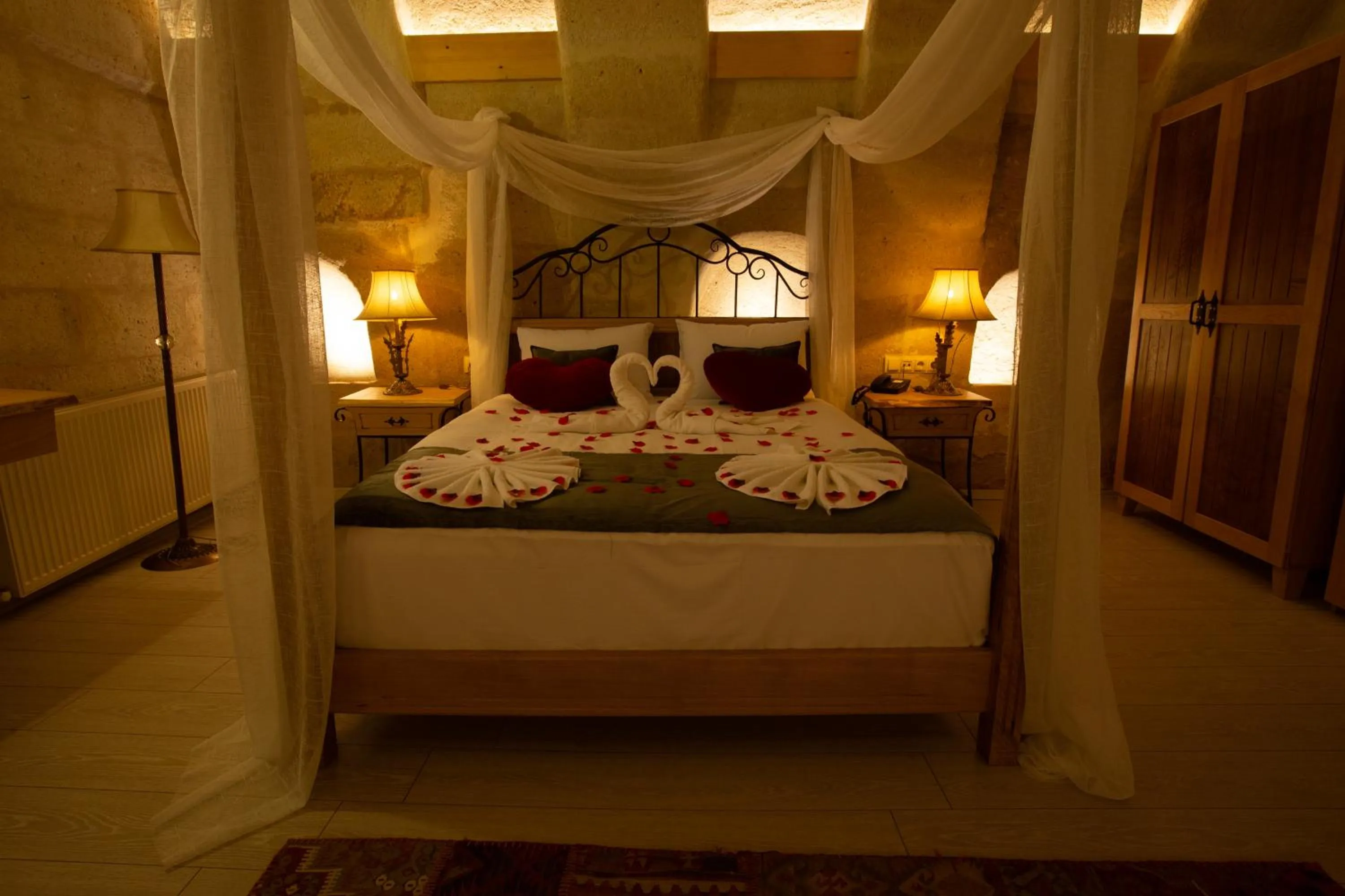 Massage, Bed in Rose Valley Hotel