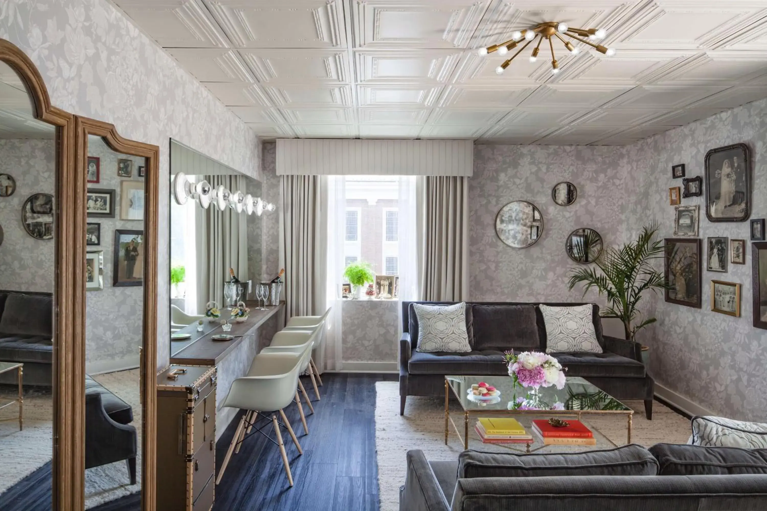 Living room in Graduate by Hilton Charlottesville Living room in Graduate by Hilton Charlottesville