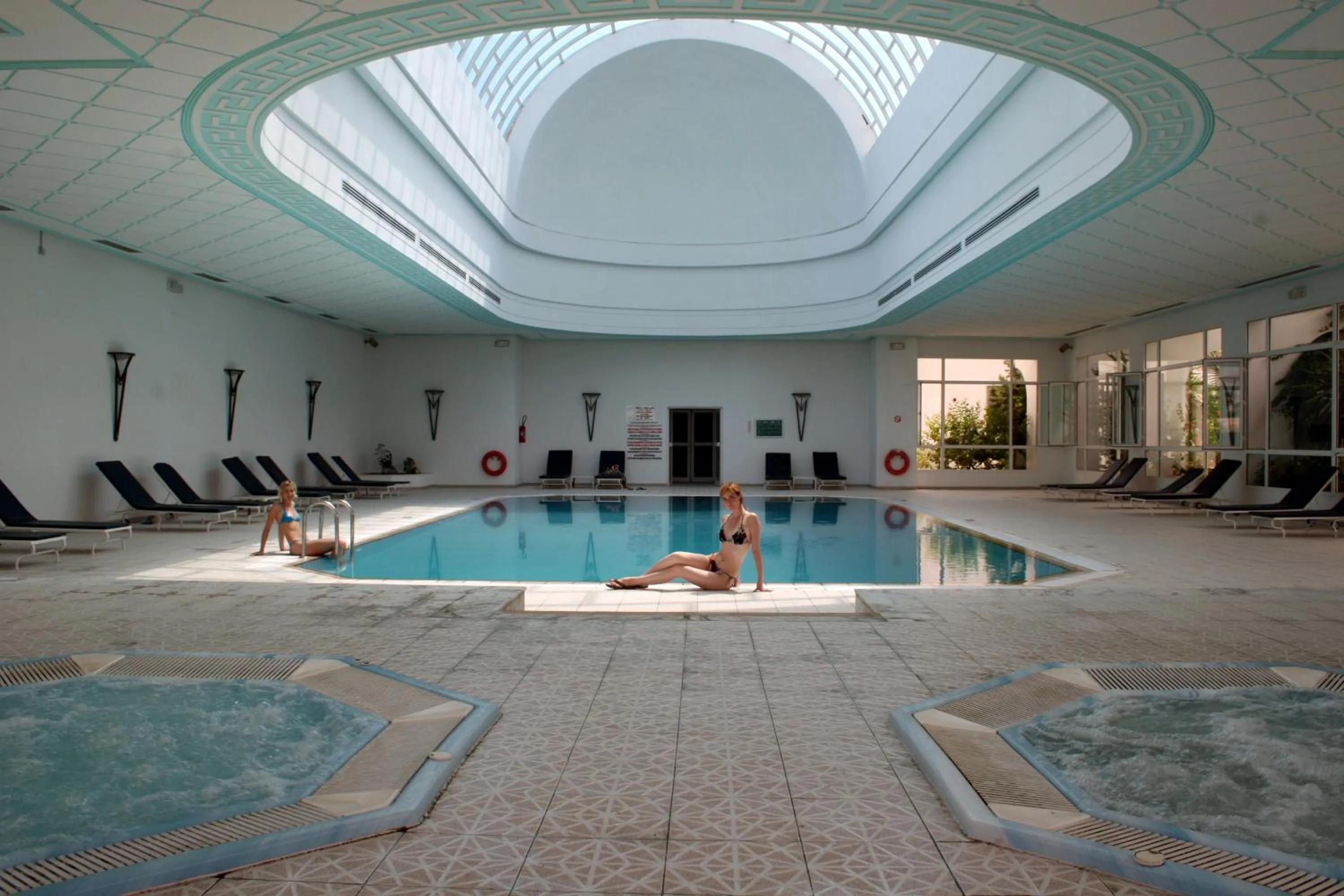 Swimming pool in El Mouradi Mahdia