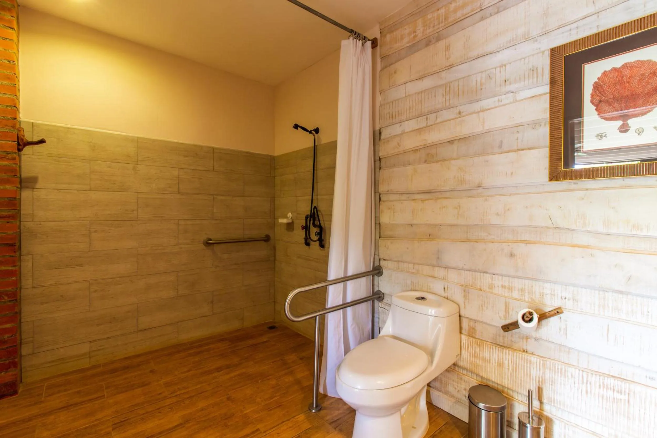 Shower in Latica Lodge