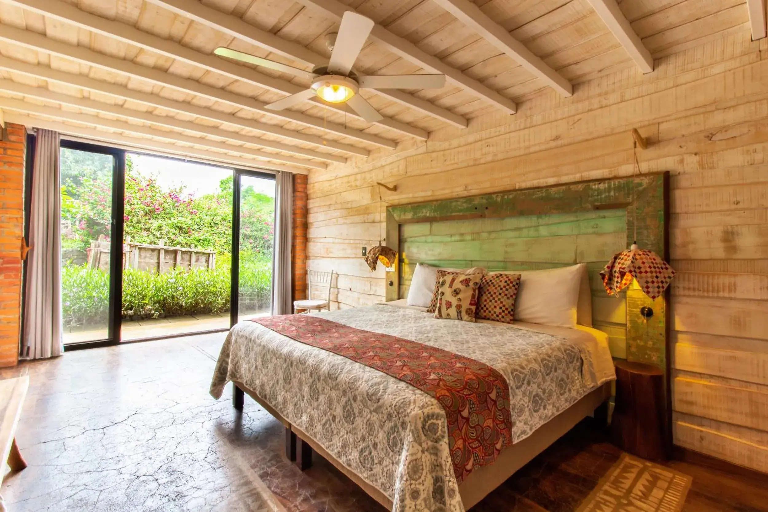 King Room - single occupancy - Disability Access in Latica Lodge King Room - single occupancy - Disability Access in Latica Lodge