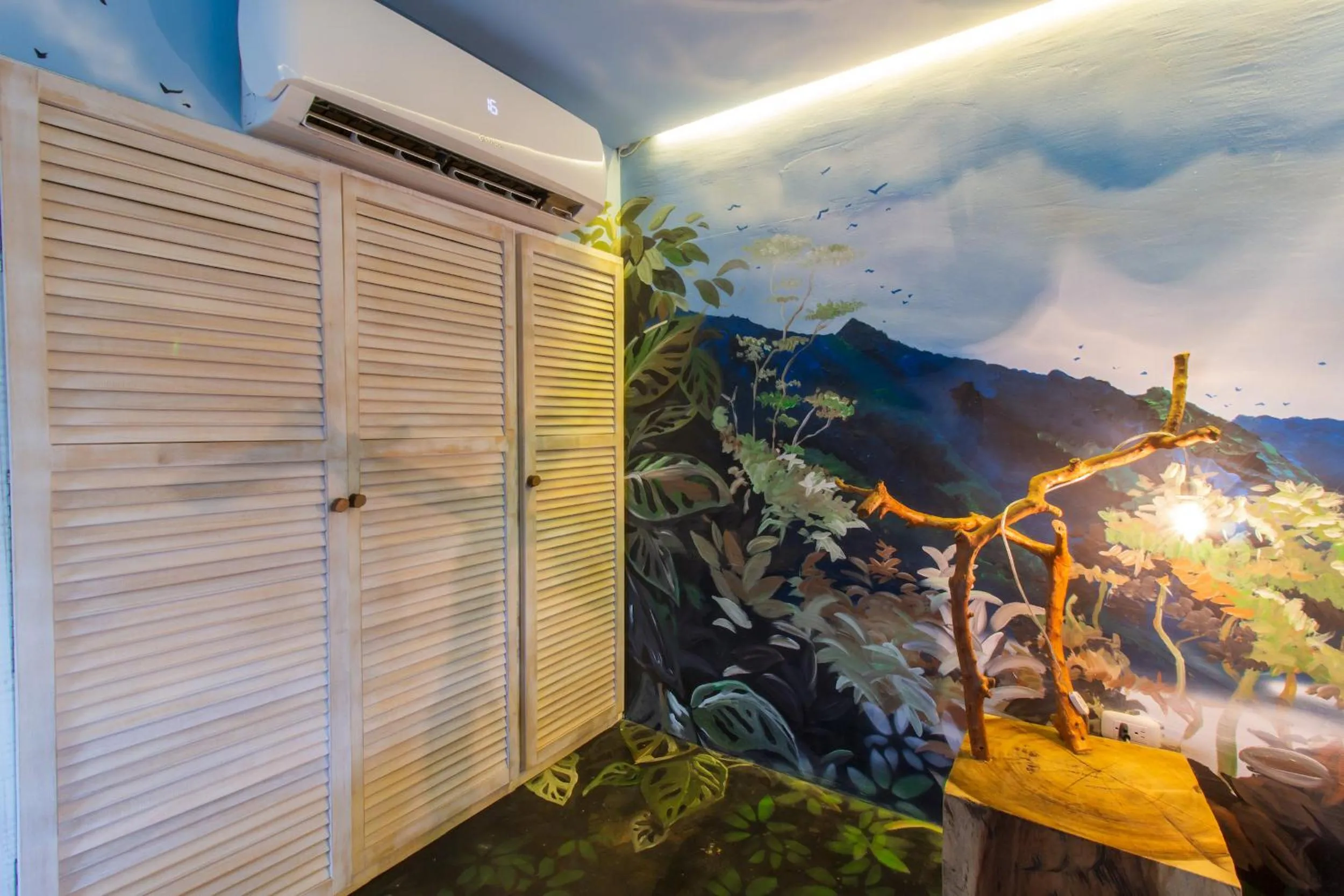 Decorative detail in Latica Lodge