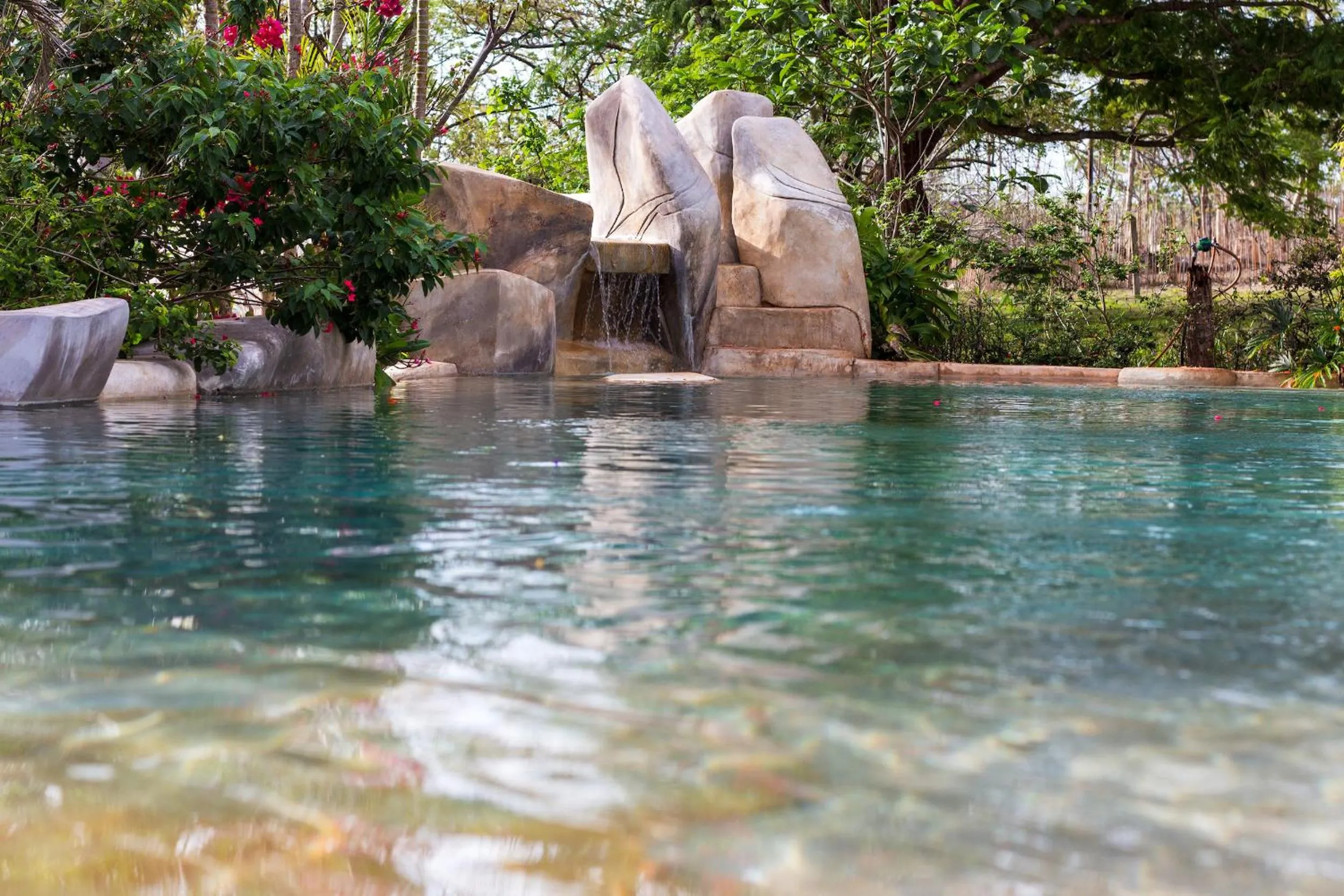 Swimming pool in Latica Lodge