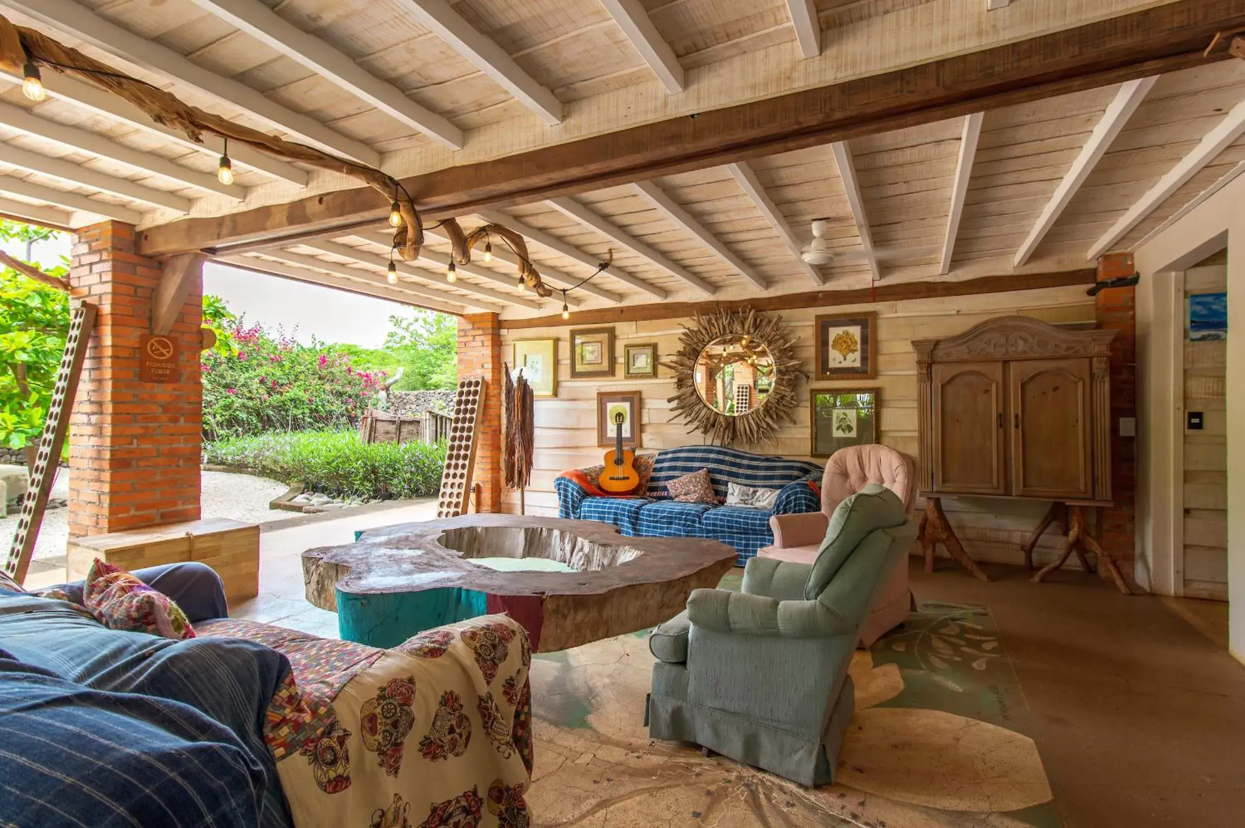 Lounge or bar in Latica Lodge Lounge or bar in Latica Lodge