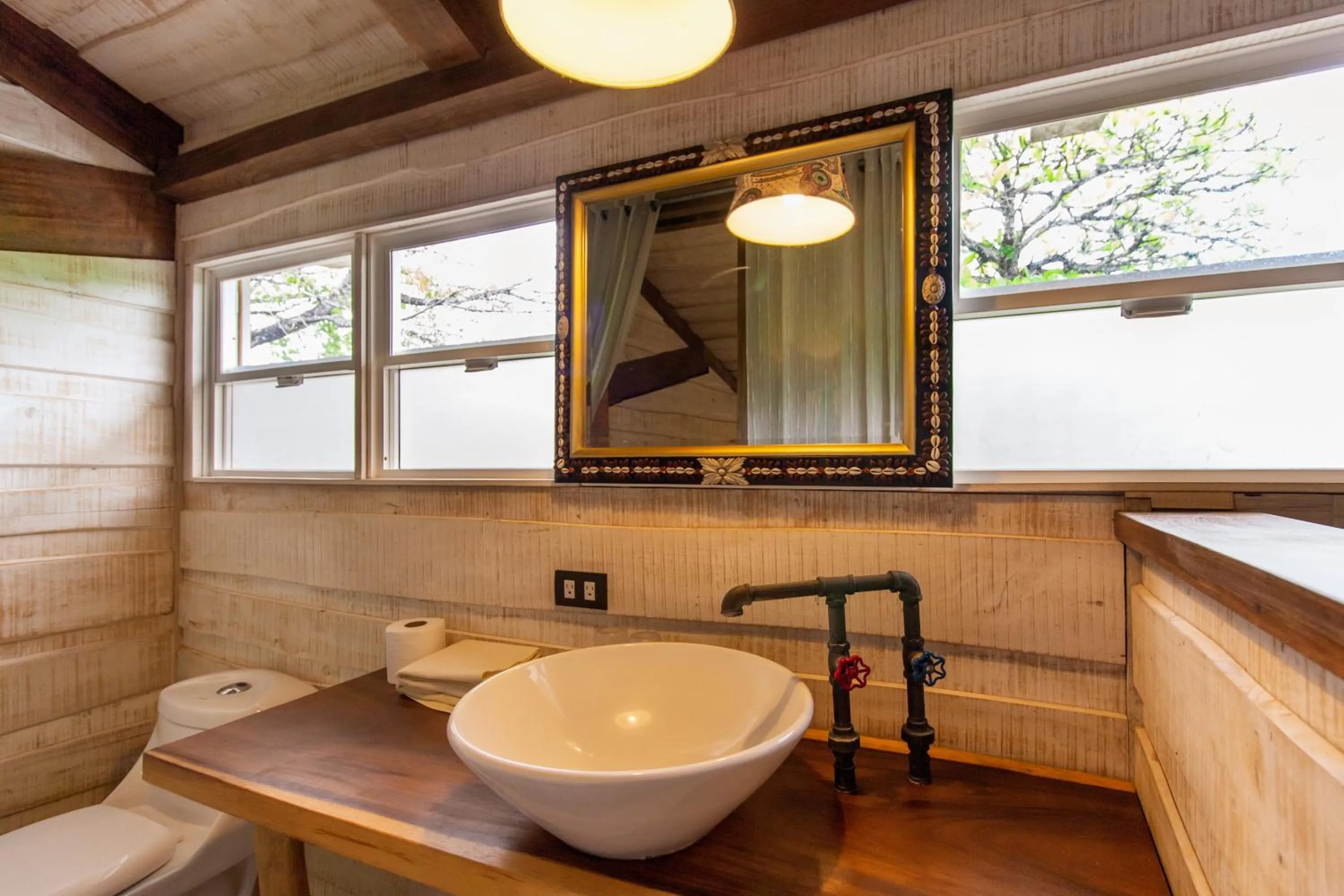 Bathroom in Latica Lodge