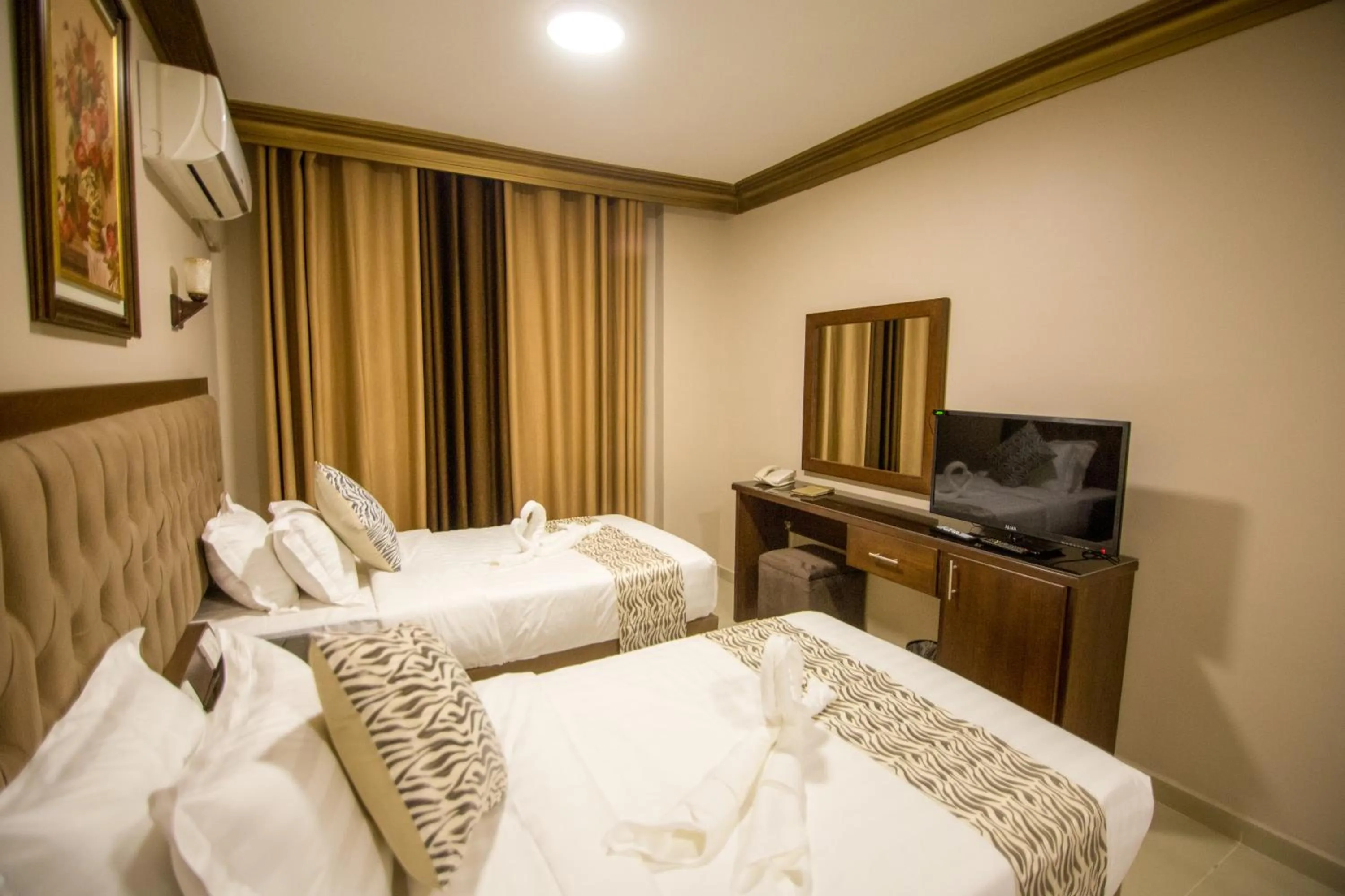 Bedroom, Bed in Grape Village Hotel