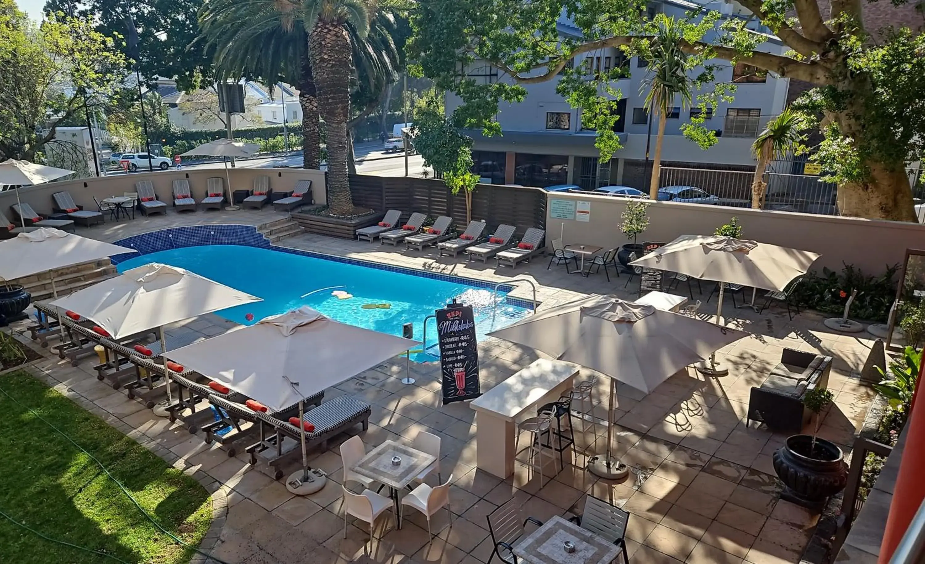 Swimming pool in SunSquare Cape Town Gardens Swimming pool in SunSquare Cape Town Gardens