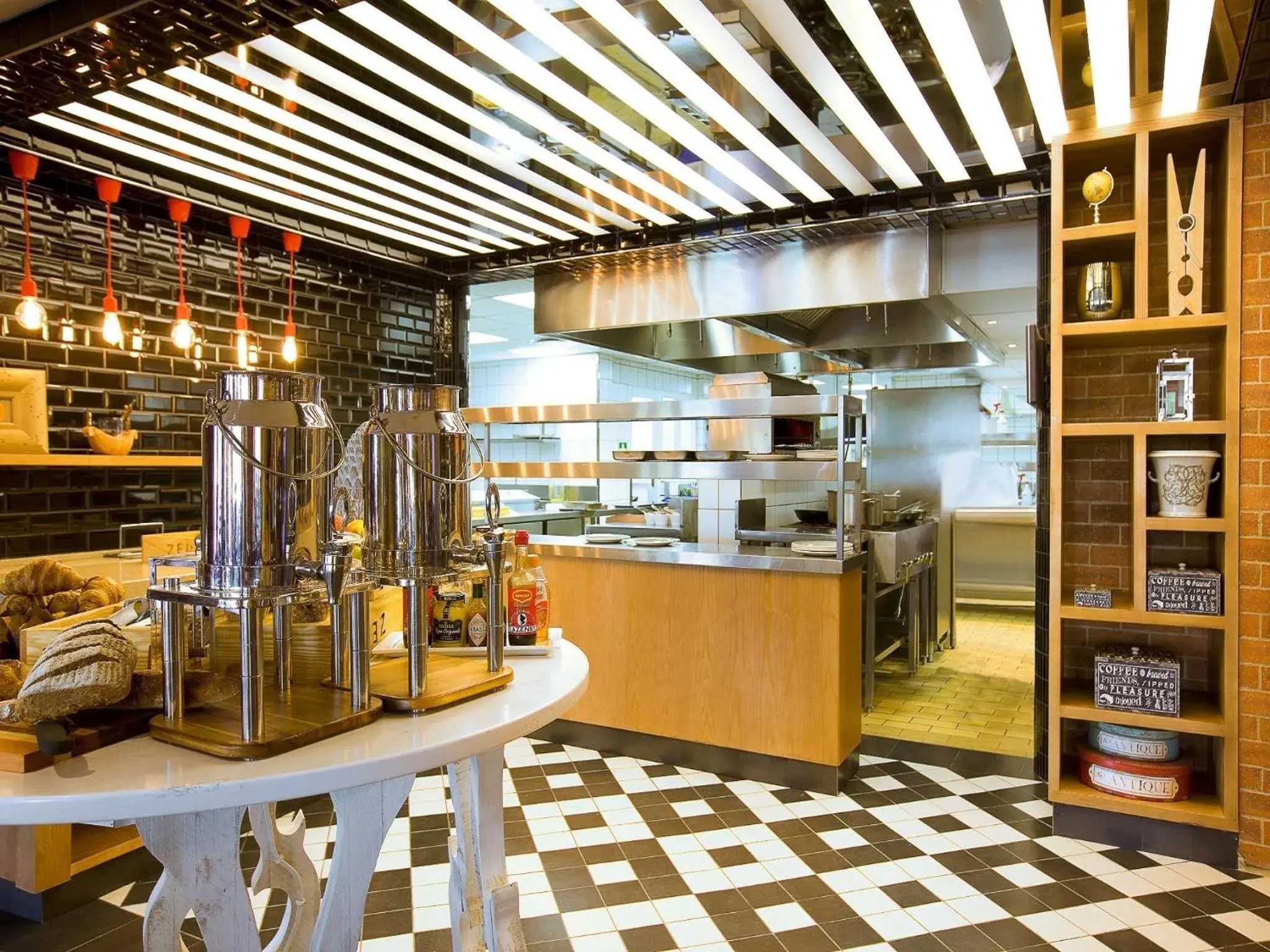 Restaurant/places to eat in SunSquare Cape Town Gardens Restaurant/places to eat in SunSquare Cape Town Gardens