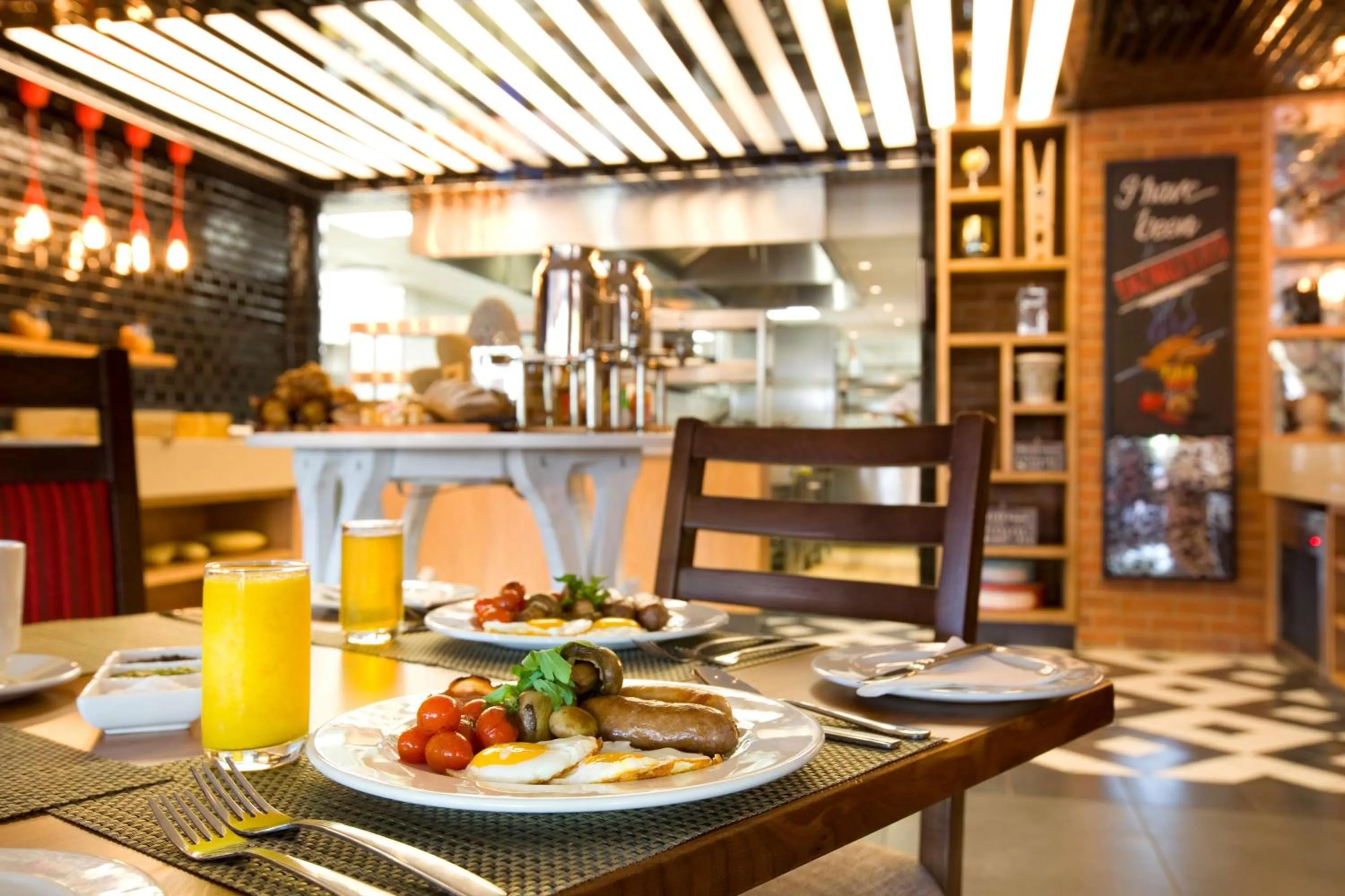 Restaurant/places to eat in SunSquare Cape Town Gardens