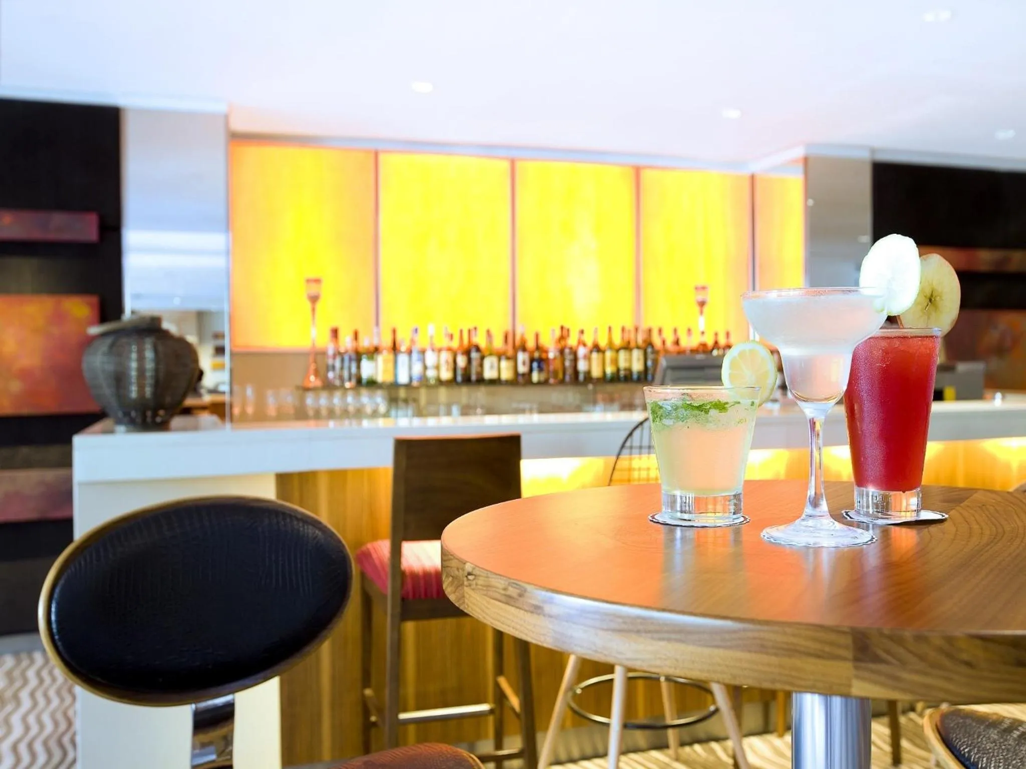 Lounge or bar in SunSquare Cape Town Gardens