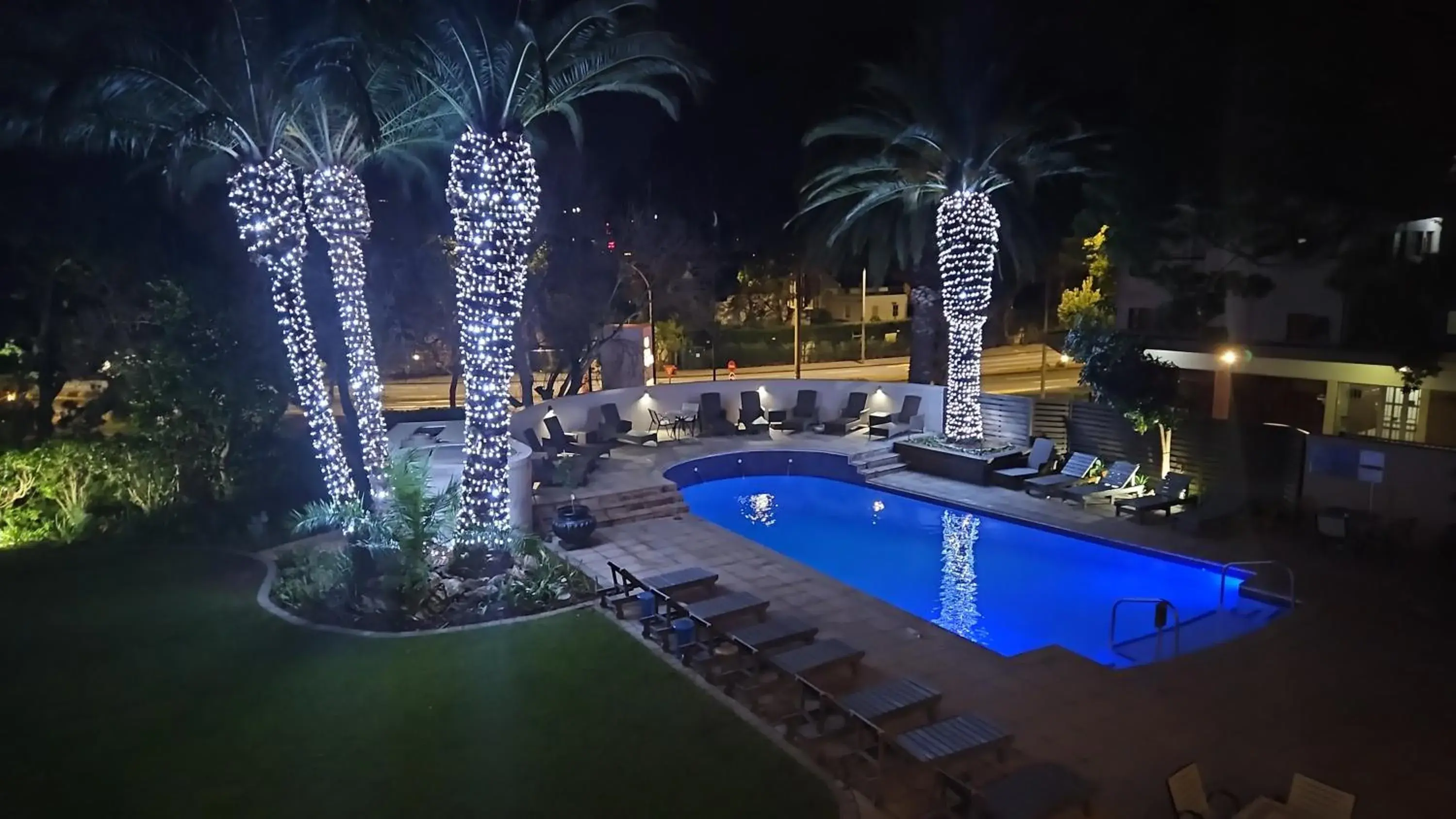 Swimming pool in SunSquare Cape Town Gardens Swimming pool in SunSquare Cape Town Gardens