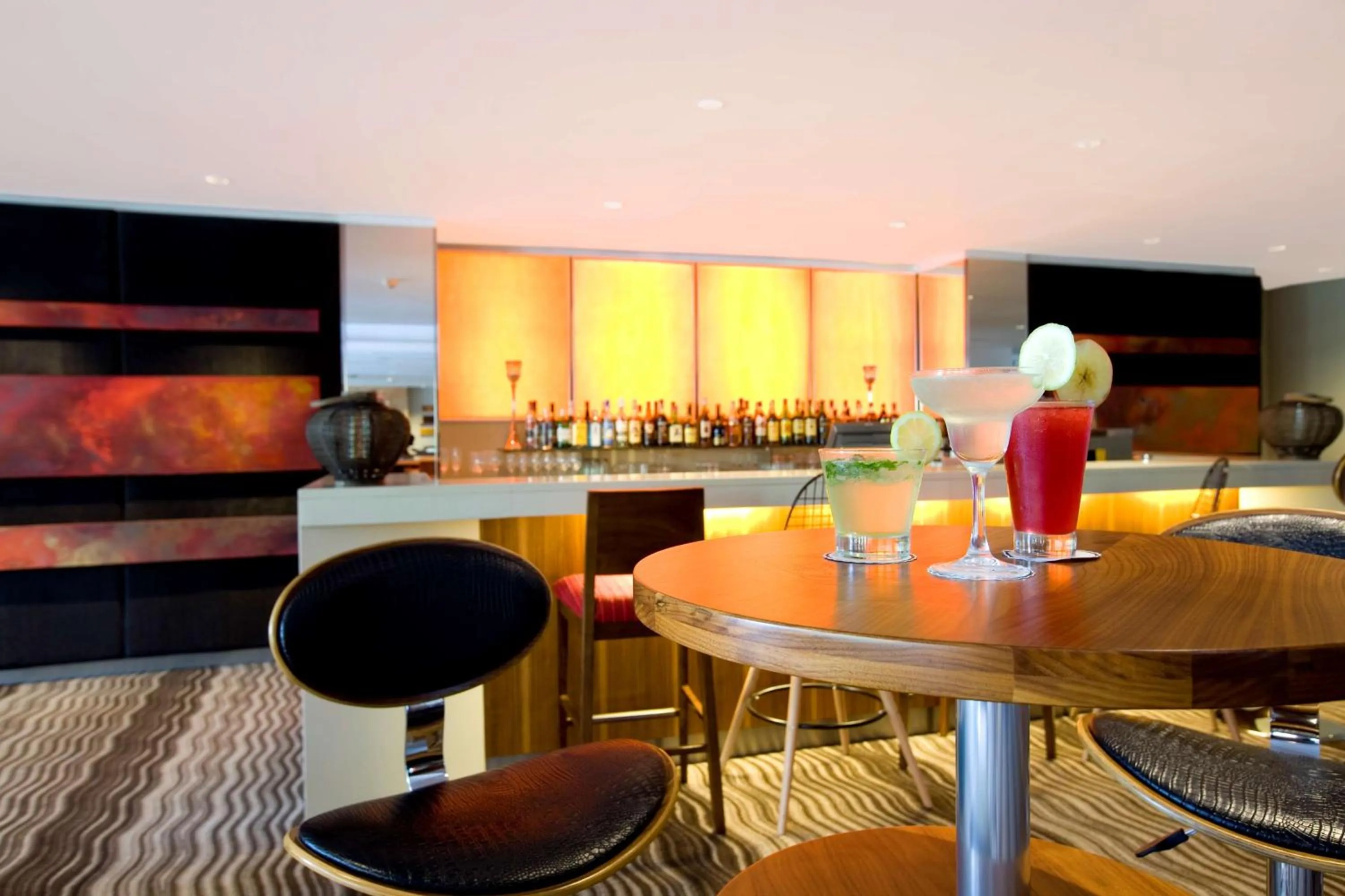 Lounge or bar in SunSquare Cape Town Gardens