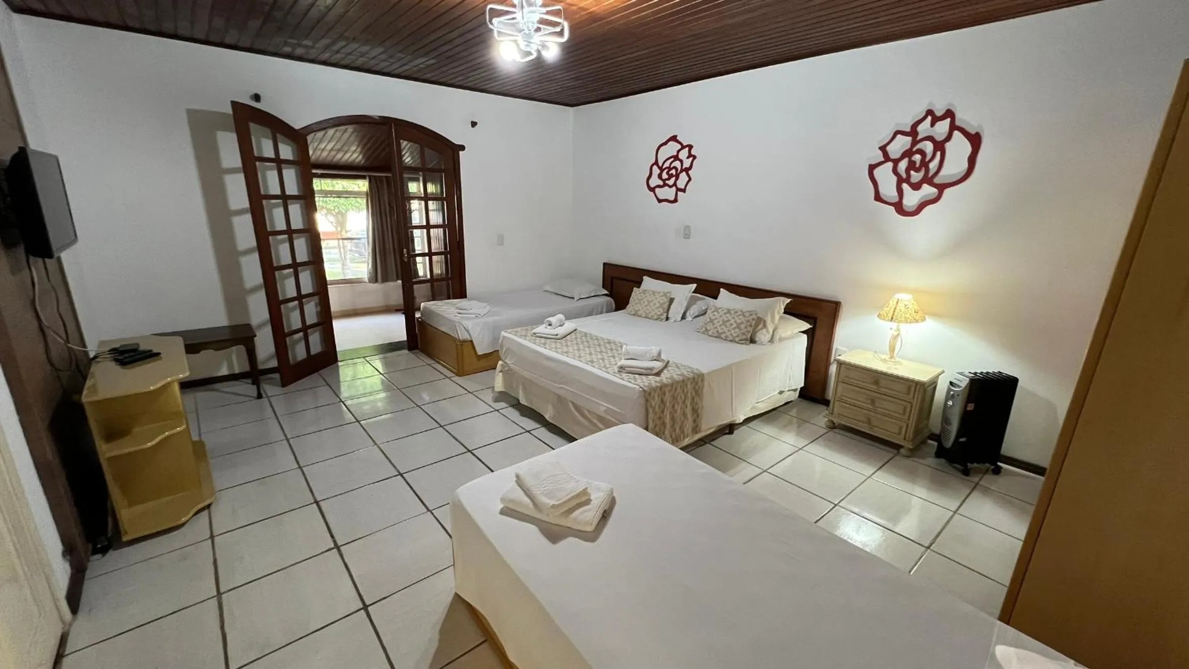 Bedroom, Bed in Biazi Paradise Hotel