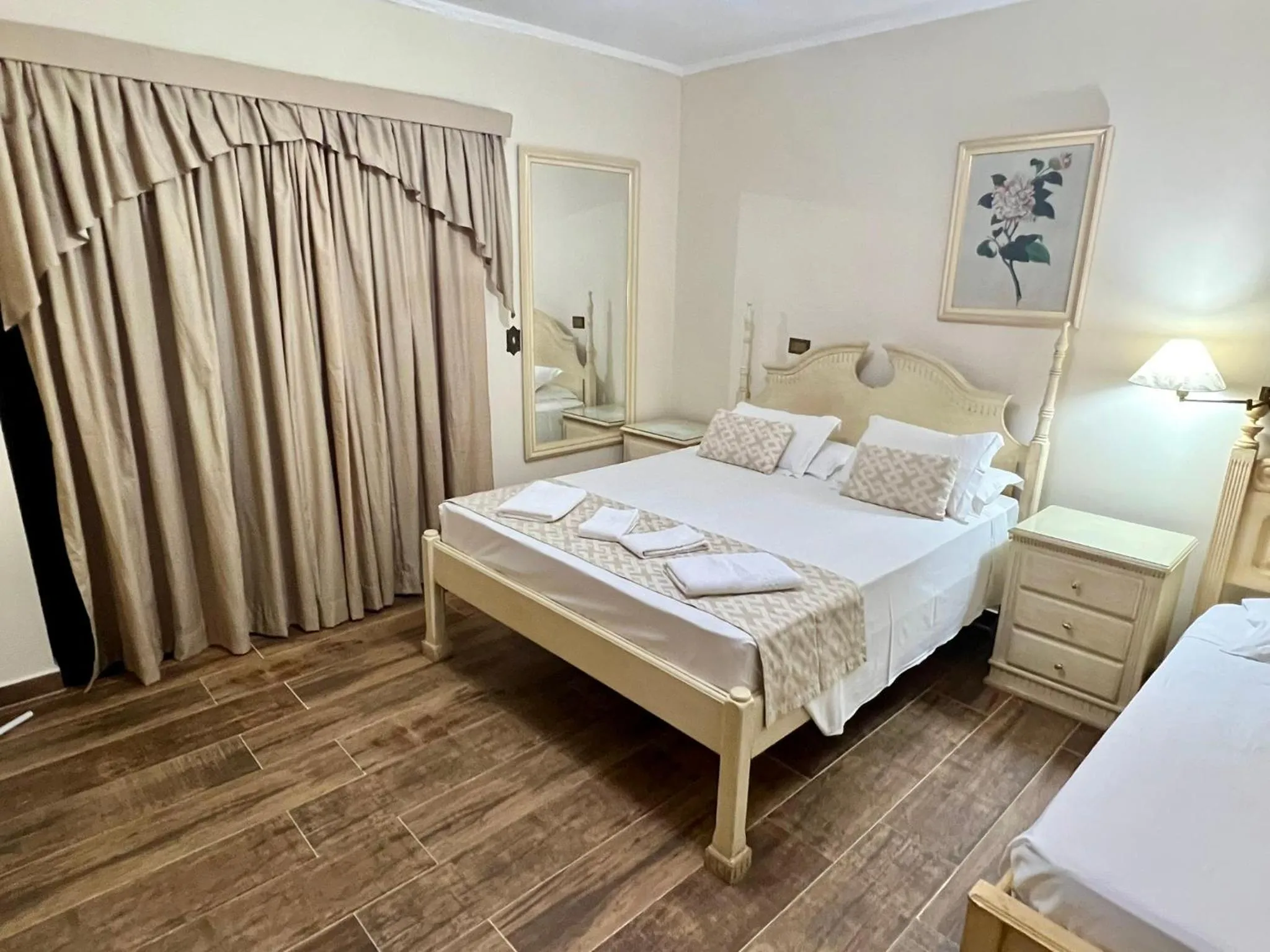 Bedroom, Bed in Biazi Paradise Hotel