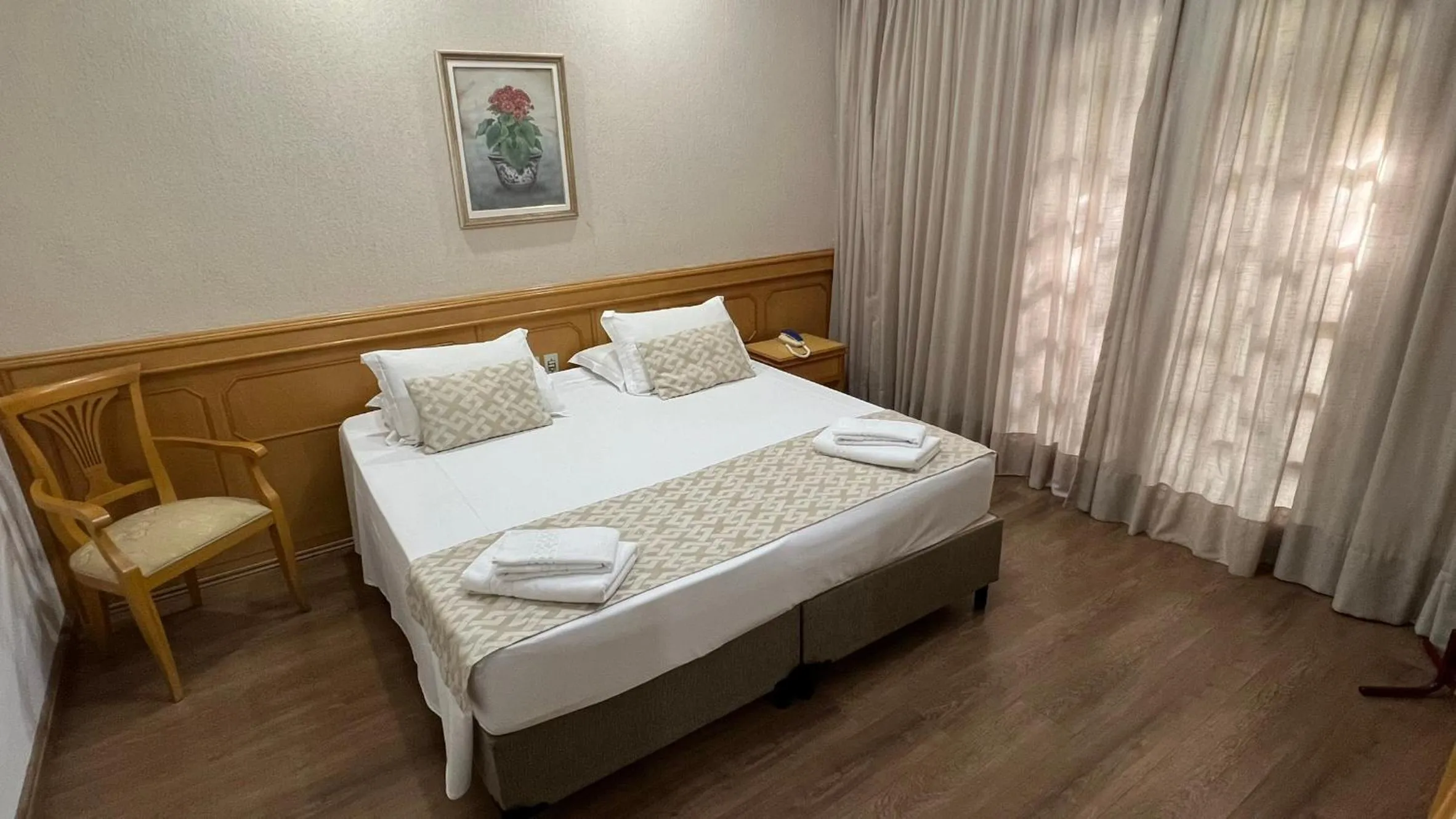 Bedroom, Bed in Biazi Paradise Hotel