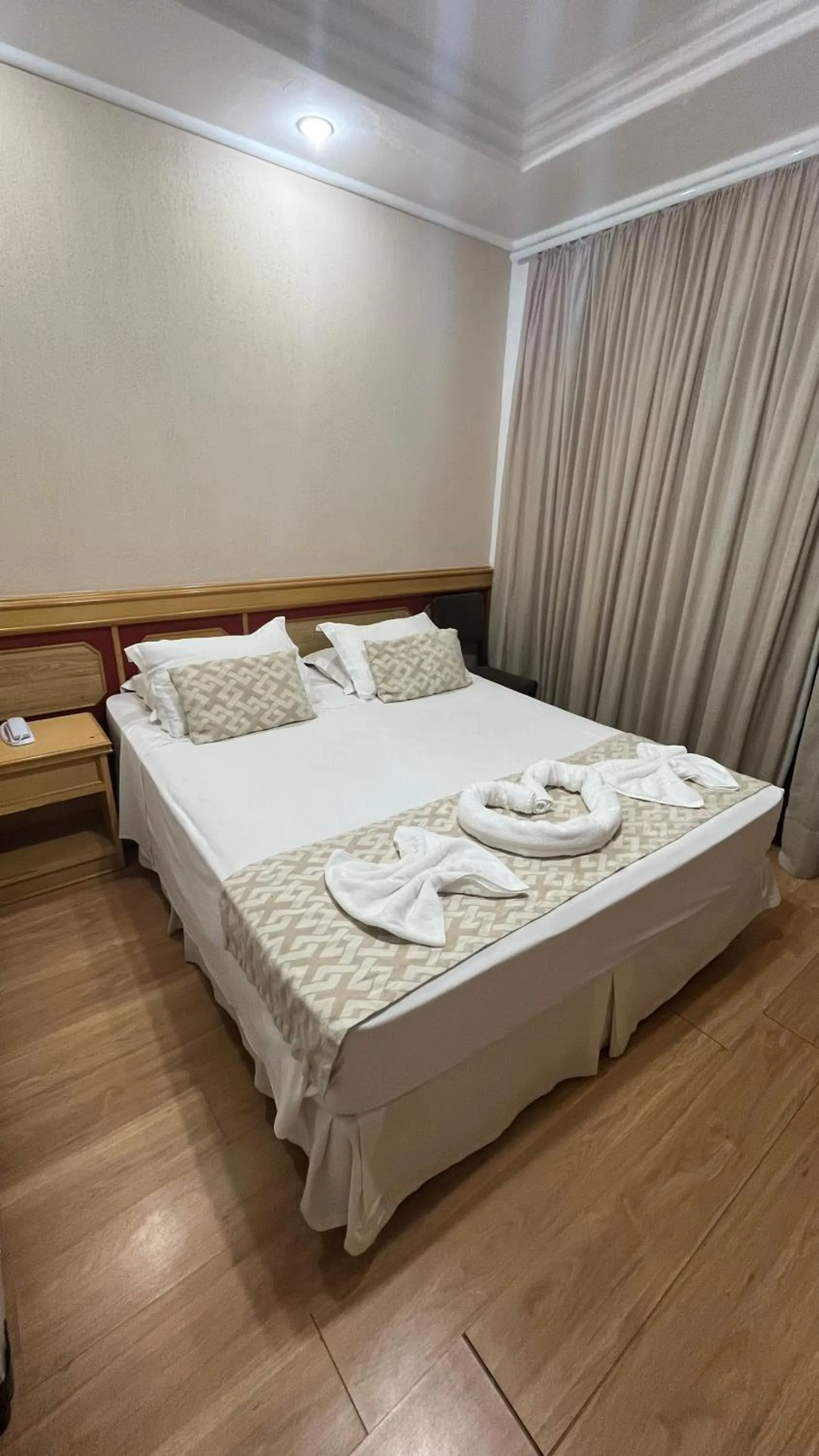 Bedroom, Bed in Biazi Paradise Hotel