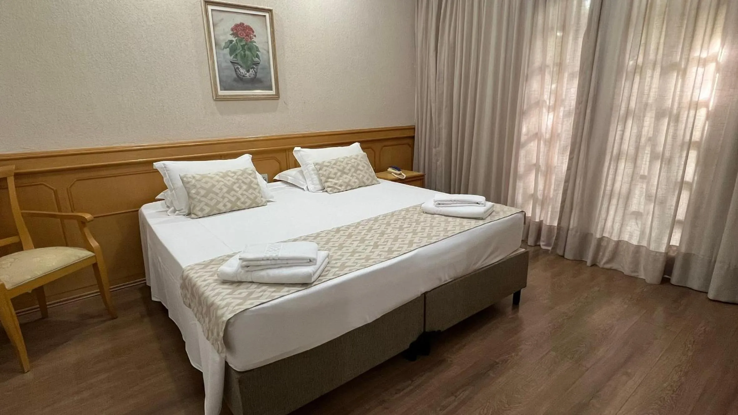Bedroom, Bed in Biazi Paradise Hotel