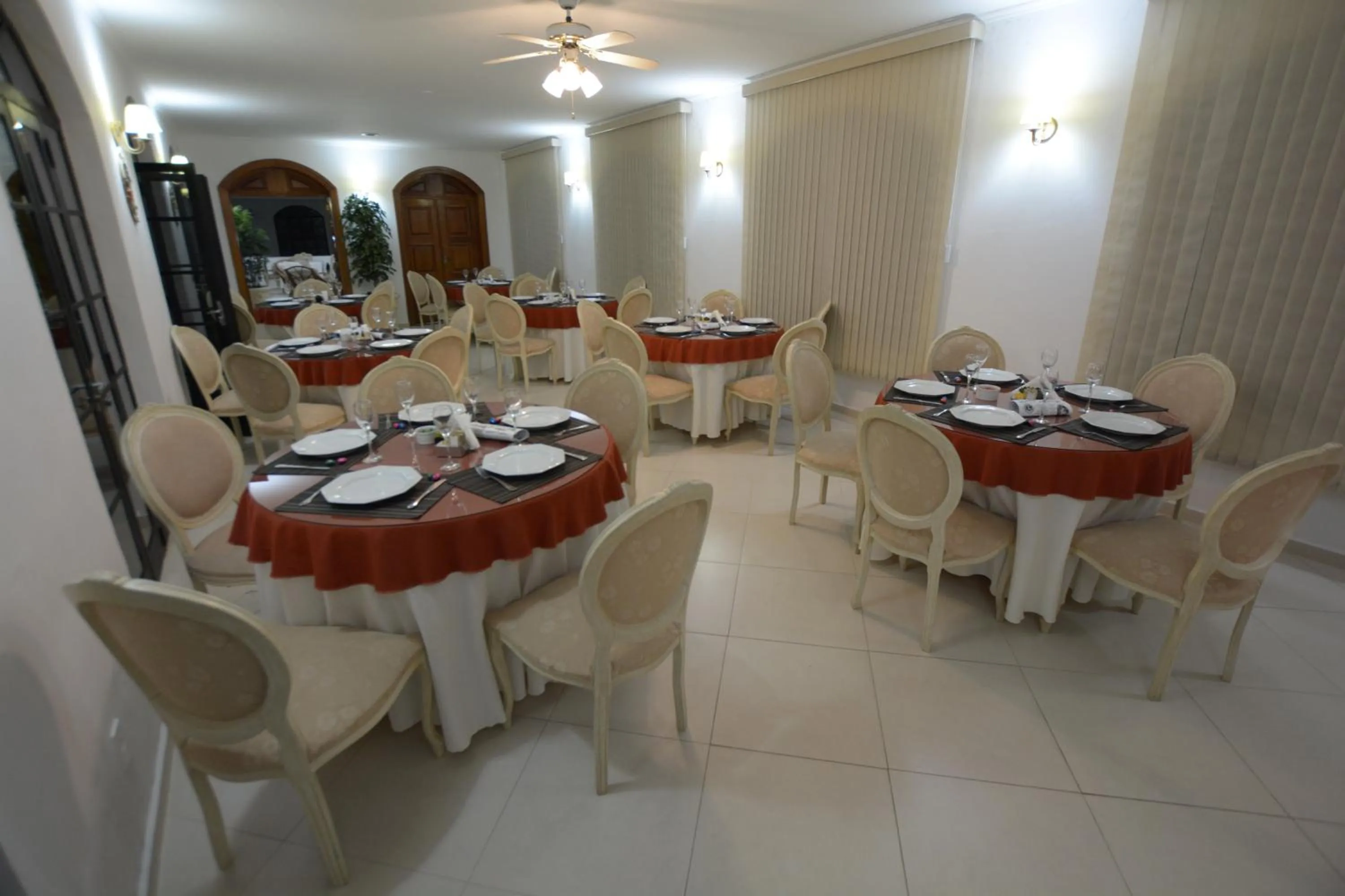Restaurant/places to eat in Biazi Paradise Hotel