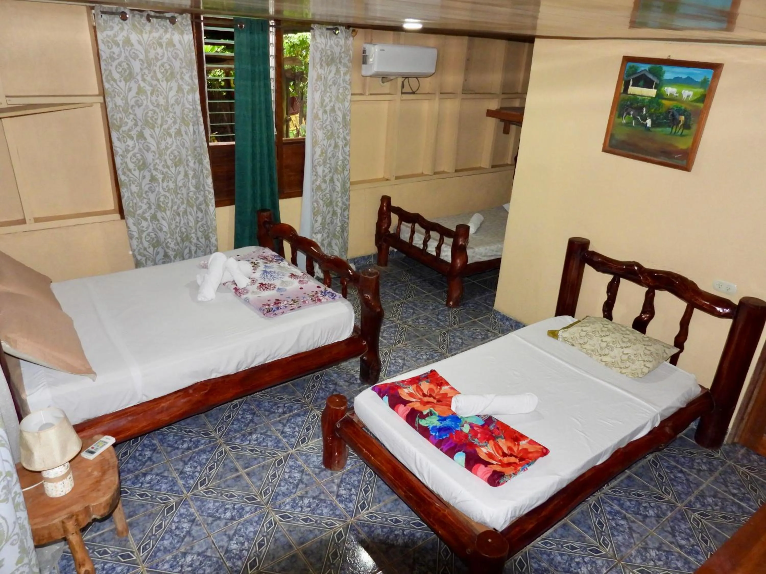Bed in Iguanitas Lodge
