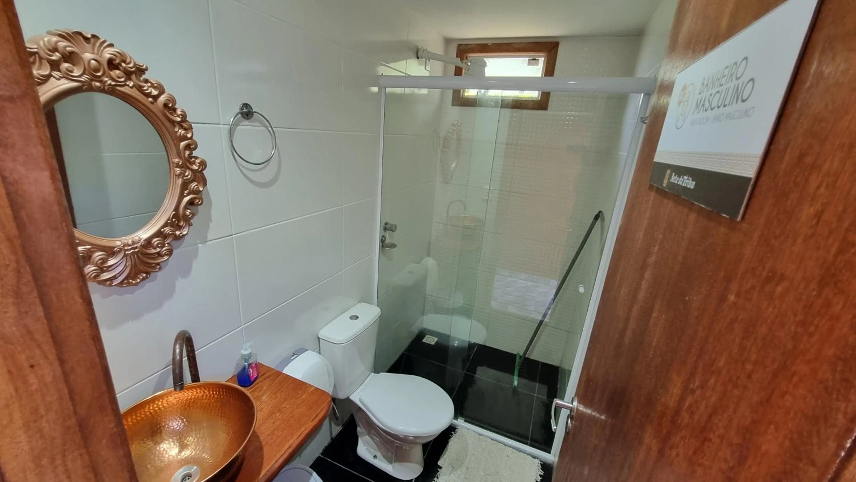 Toilet in Arte da Tribo Hostel & Camping