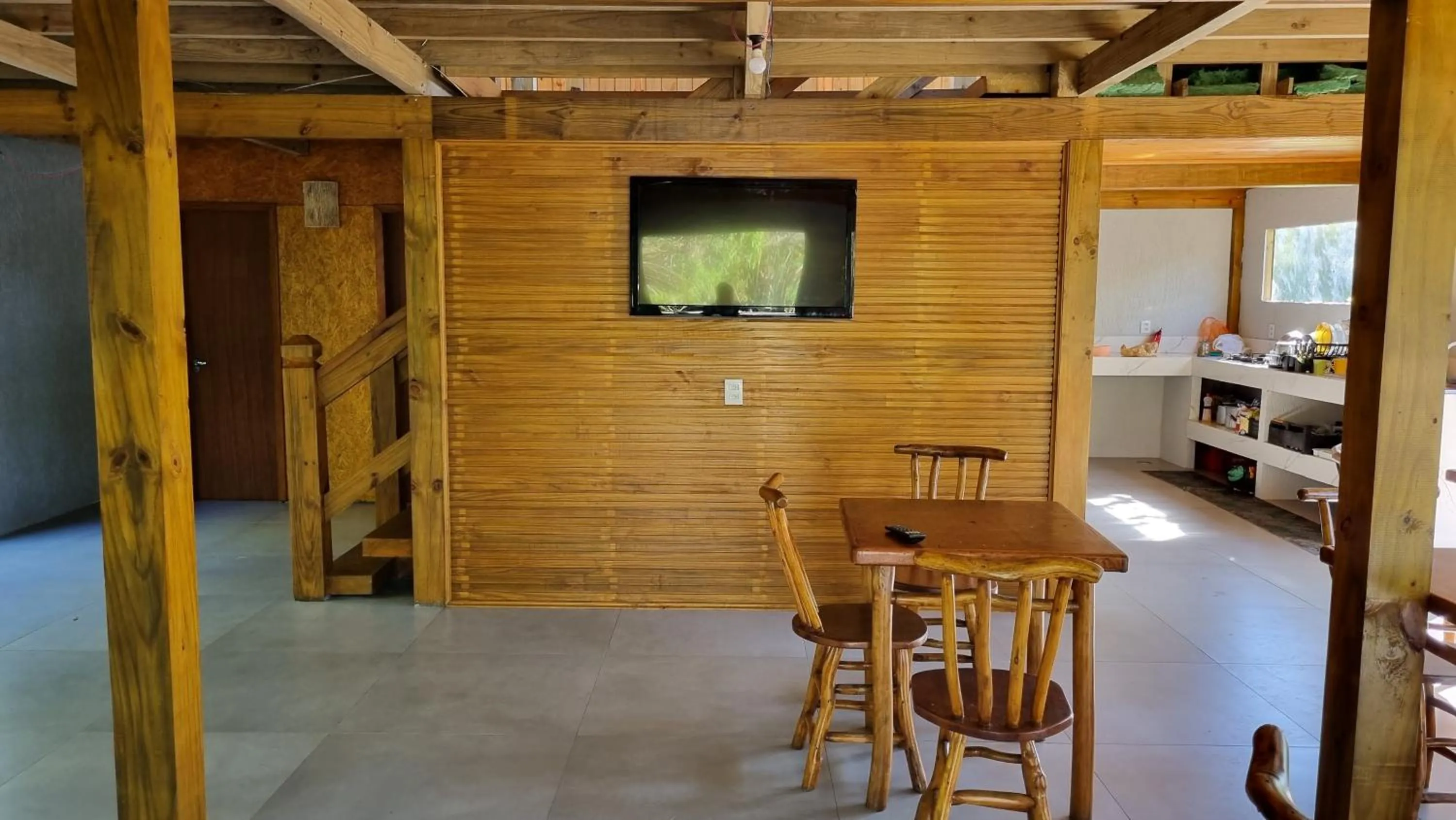 TV and multimedia in Arte da Tribo Hostel & Camping