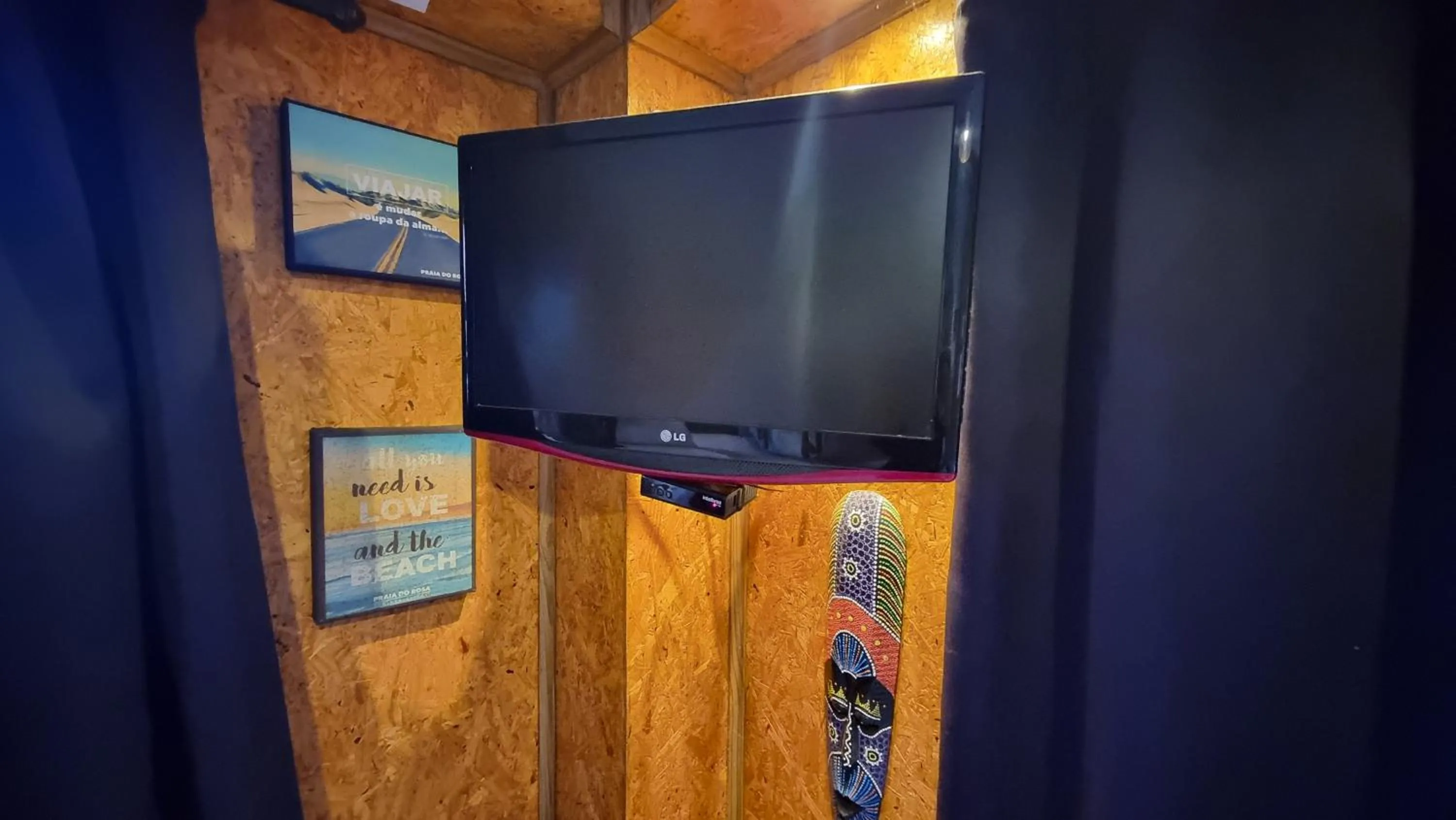 Bedroom in Arte da Tribo Hostel & Camping