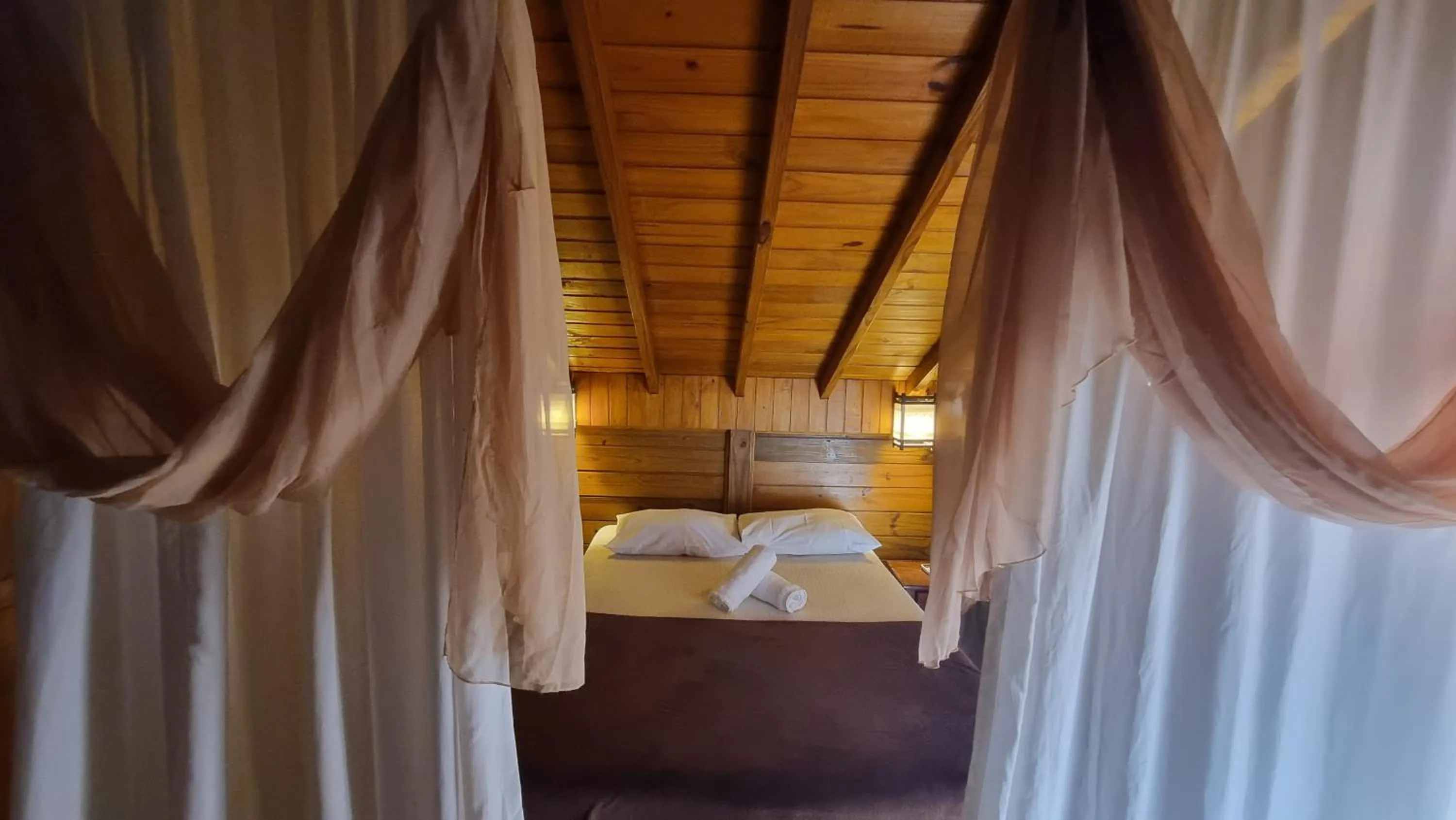 Bedroom, Bed in Arte da Tribo Hostel & Camping