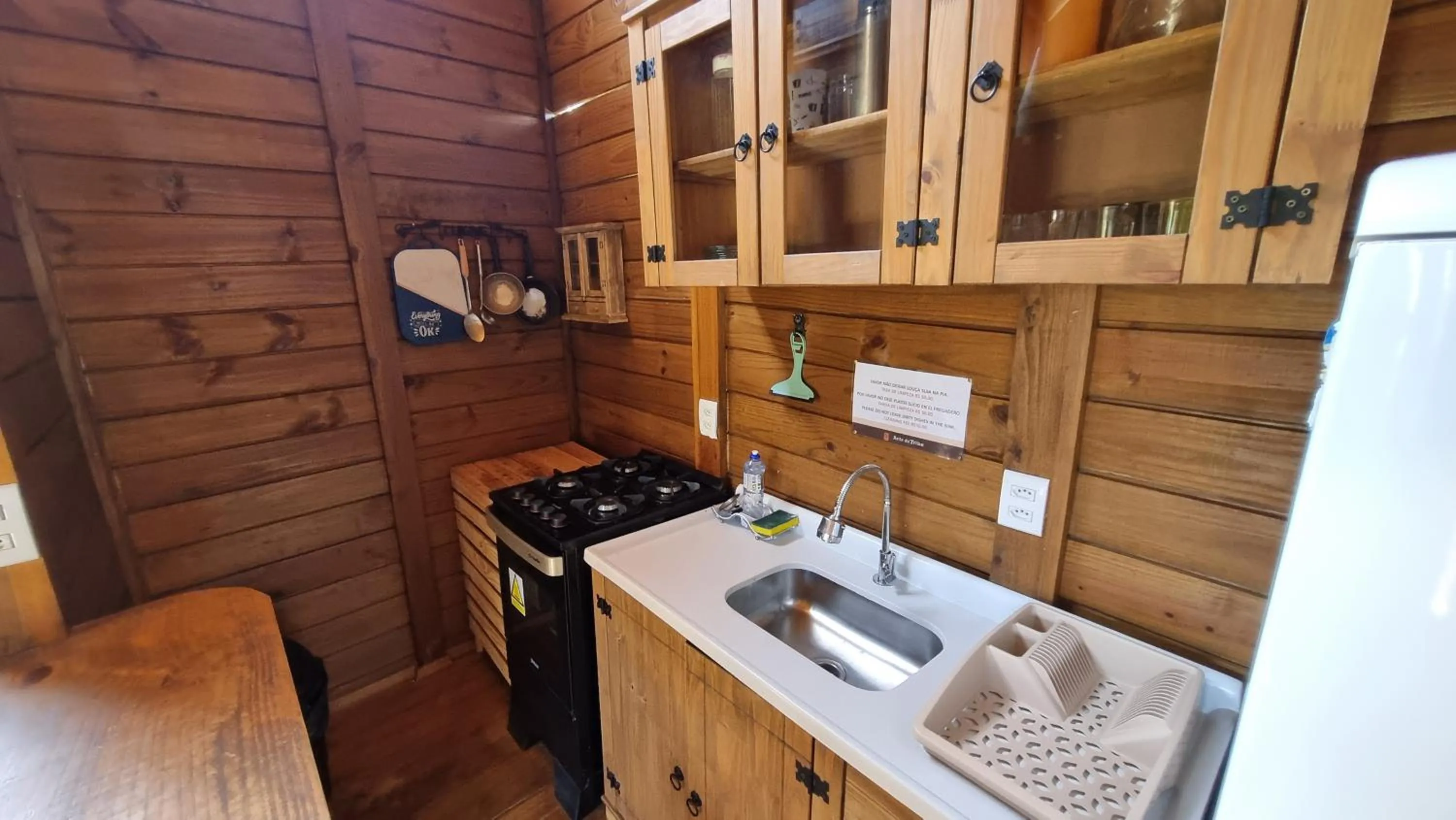 Kitchen or kitchenette in Arte da Tribo Hostel & Camping