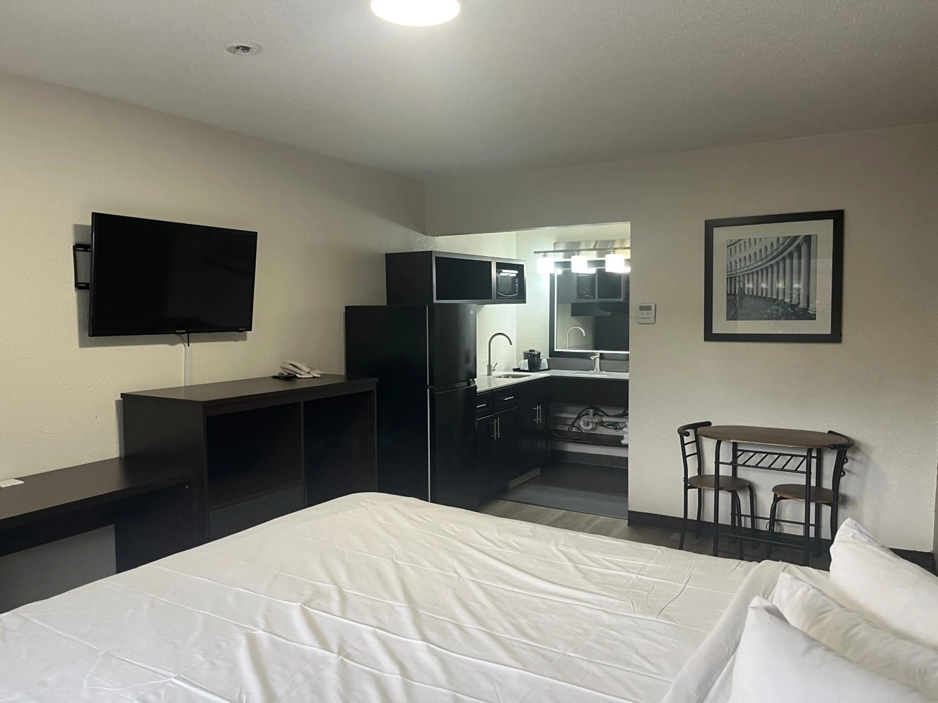 Bedroom, Bed in Motel 6 Charlotte, NC – Airport South