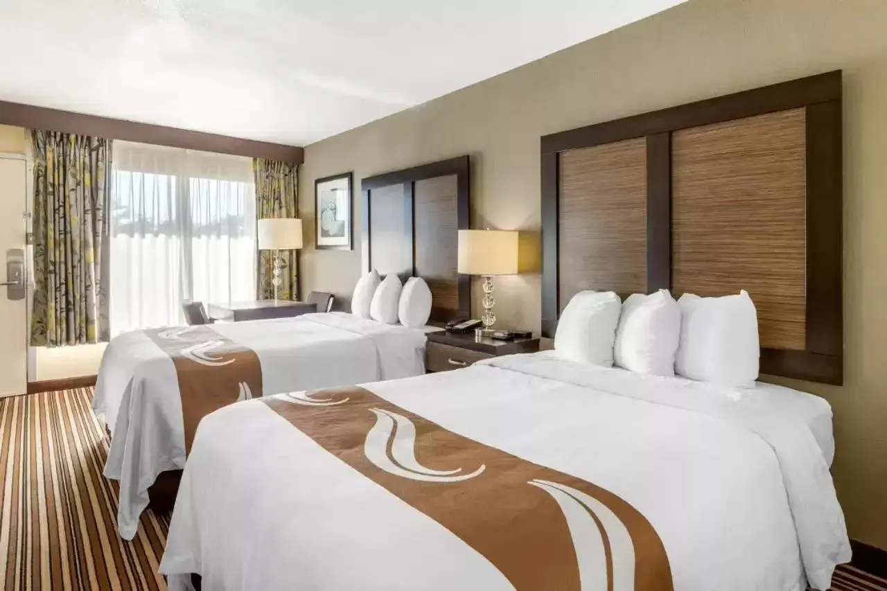 Bed in Quality Inn Airport South Bed in Quality Inn Airport South