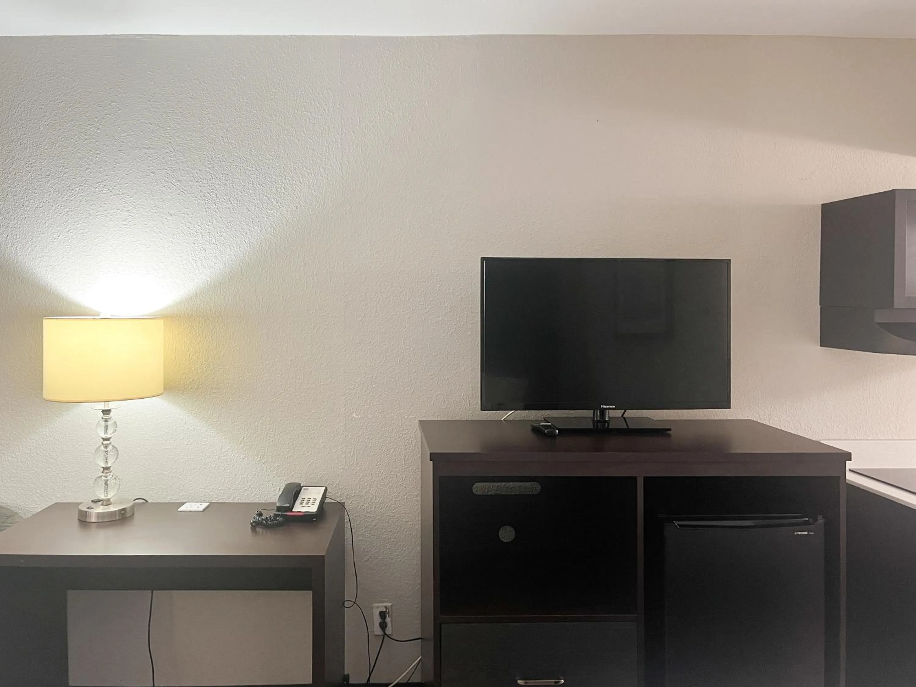 TV and multimedia in Motel 6 Charlotte, NC – Airport South