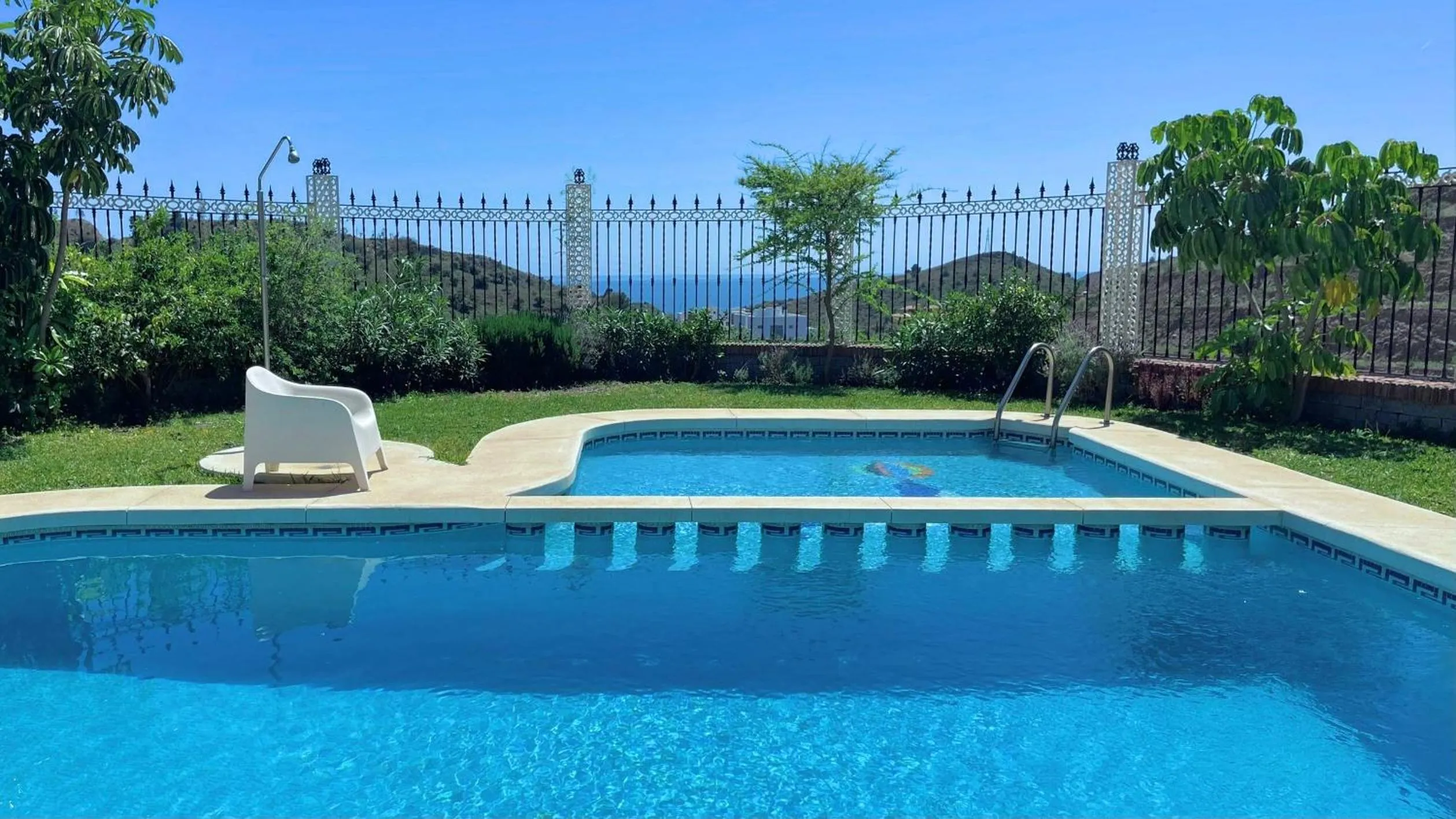 Swimming pool in Alojamiento con Encanto en Málaga