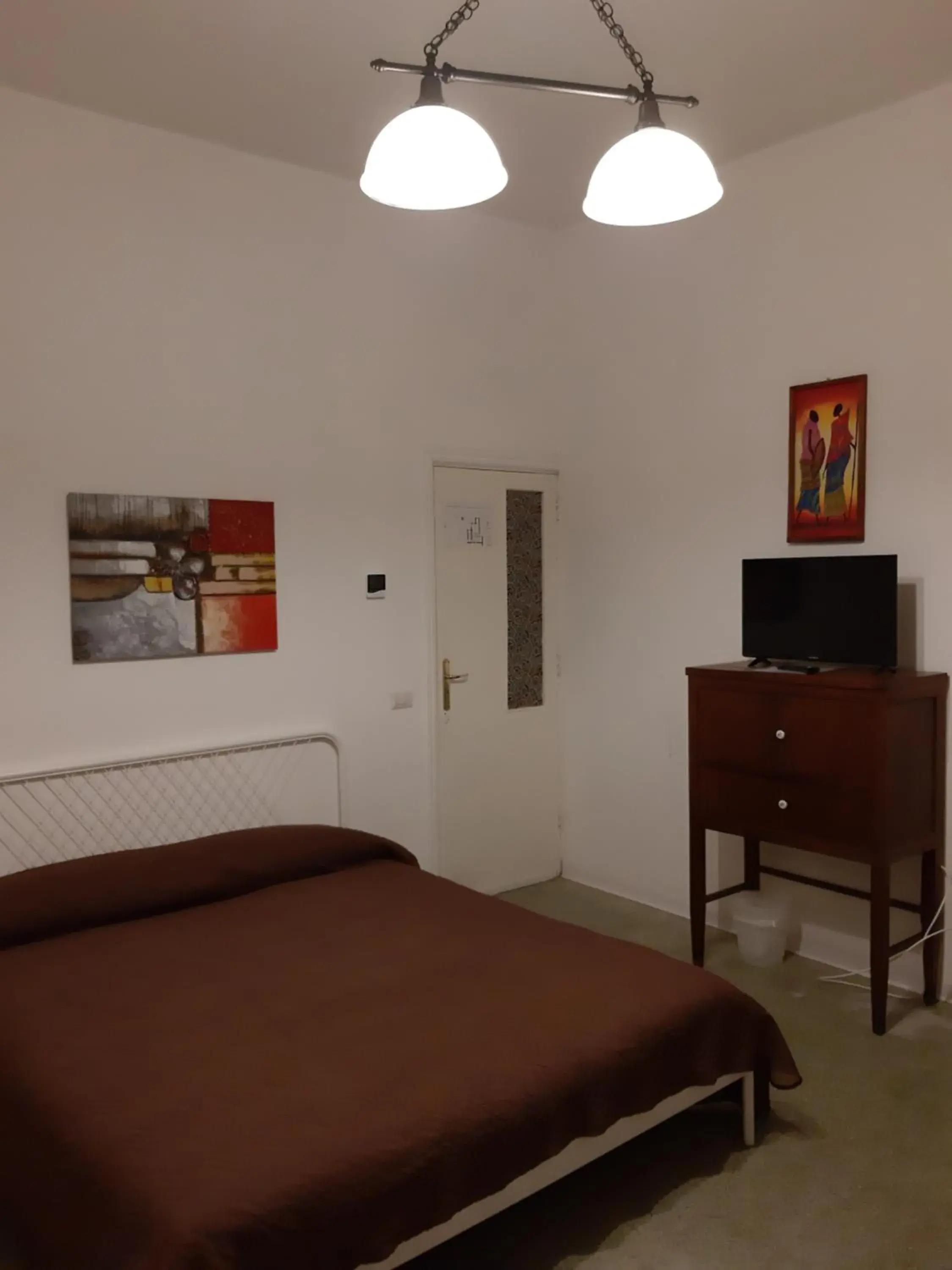 Triple Room with Private Bathroom in Villa Dietro la Luna Triple Room with Private Bathroom in Villa Dietro la Luna