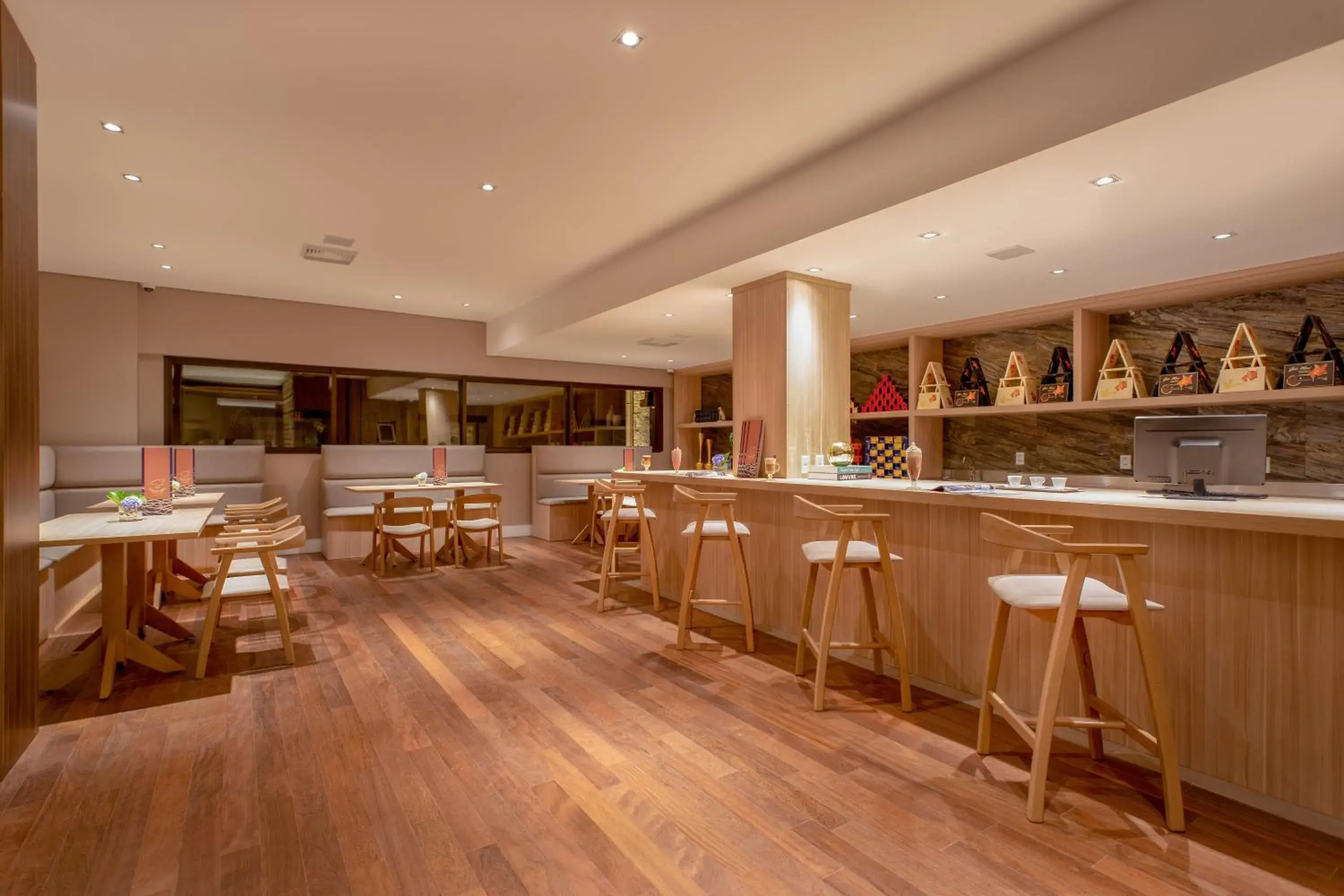 Lounge or bar in Wyndham Gramado Termas Resort & Spa Lounge or bar in Wyndham Gramado Termas Resort & Spa