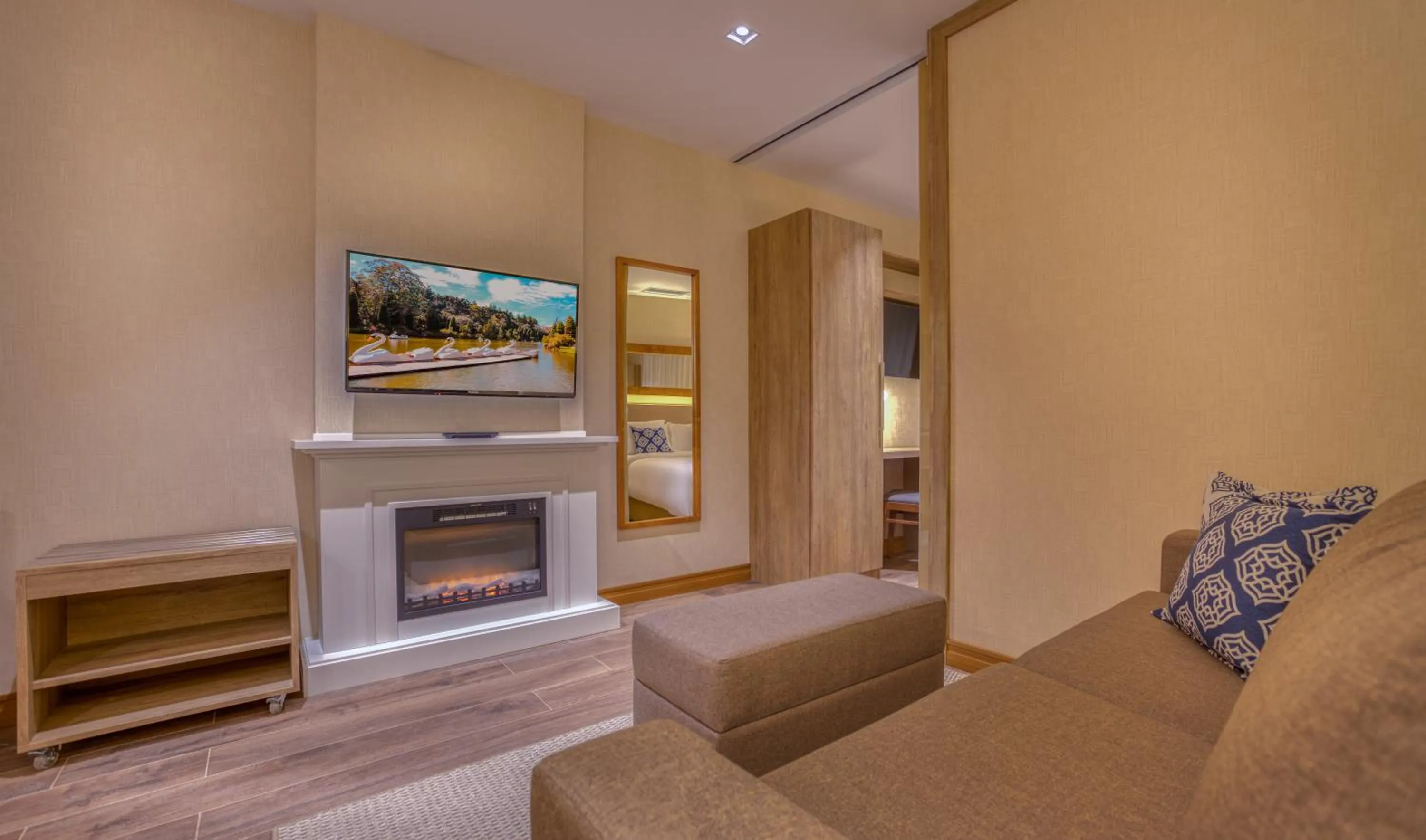 TV and multimedia in Wyndham Gramado Termas Resort & Spa